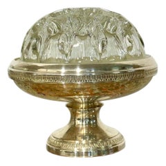 Centrotavola placcato in argento con cupola in vetro modellato, inizio XX secolo