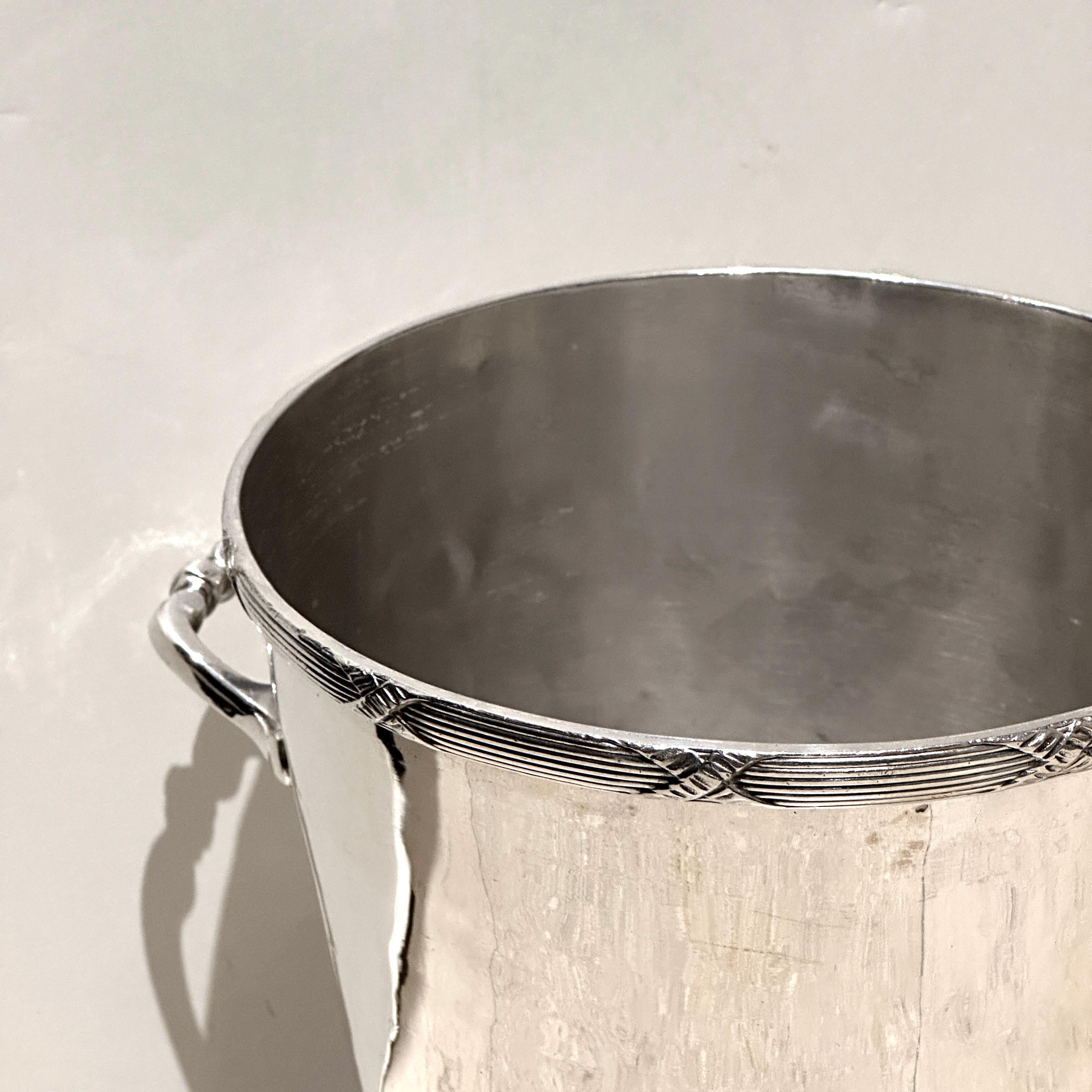 Plaqué argent Seau à champagne en métal argenté de Ladurée, travail français en vente