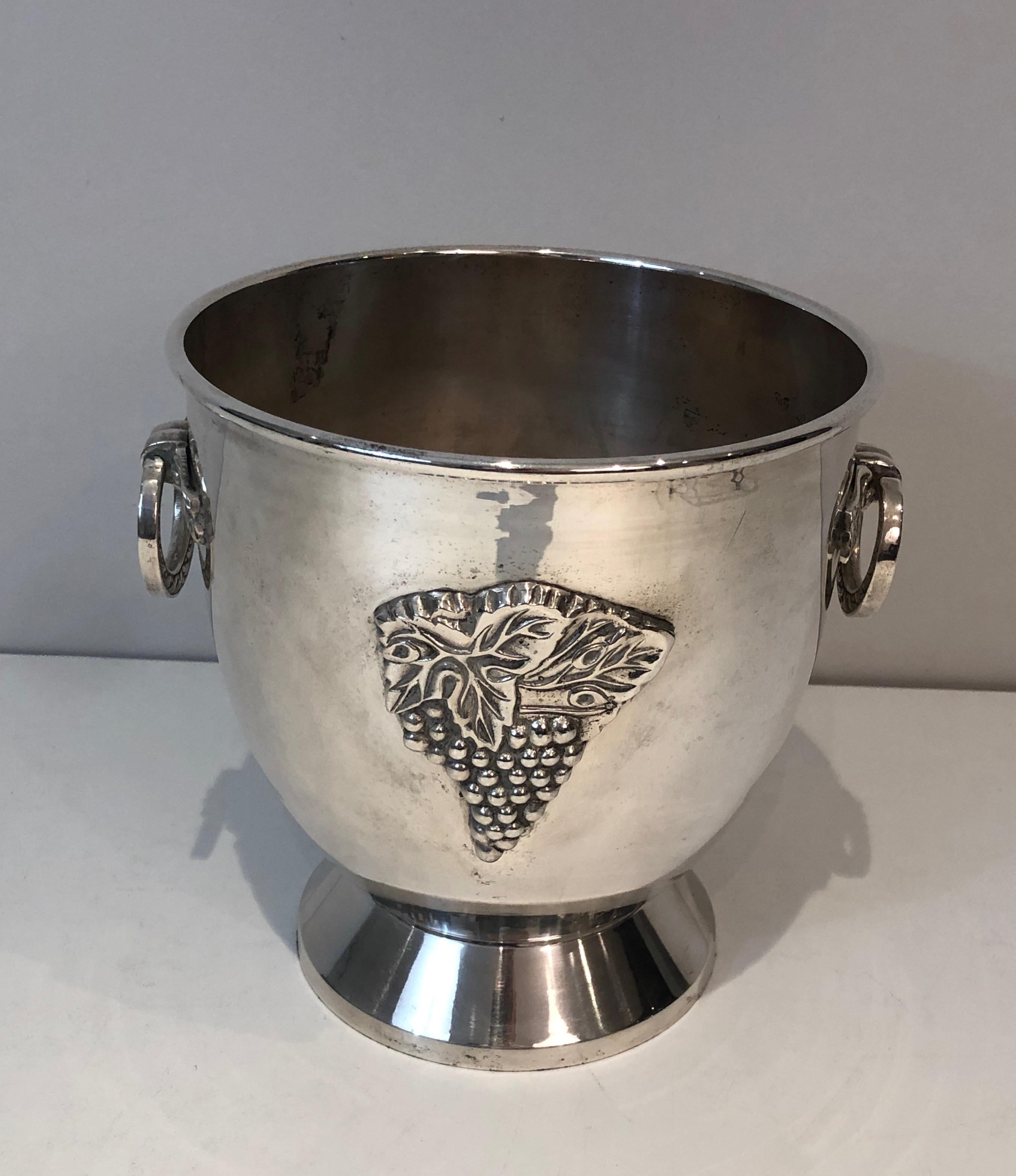 Silver Plated Champagne Bucket with Grappes Decor, French, Circa 1930 In Good Condition In Marcq-en-Barœul, Hauts-de-France