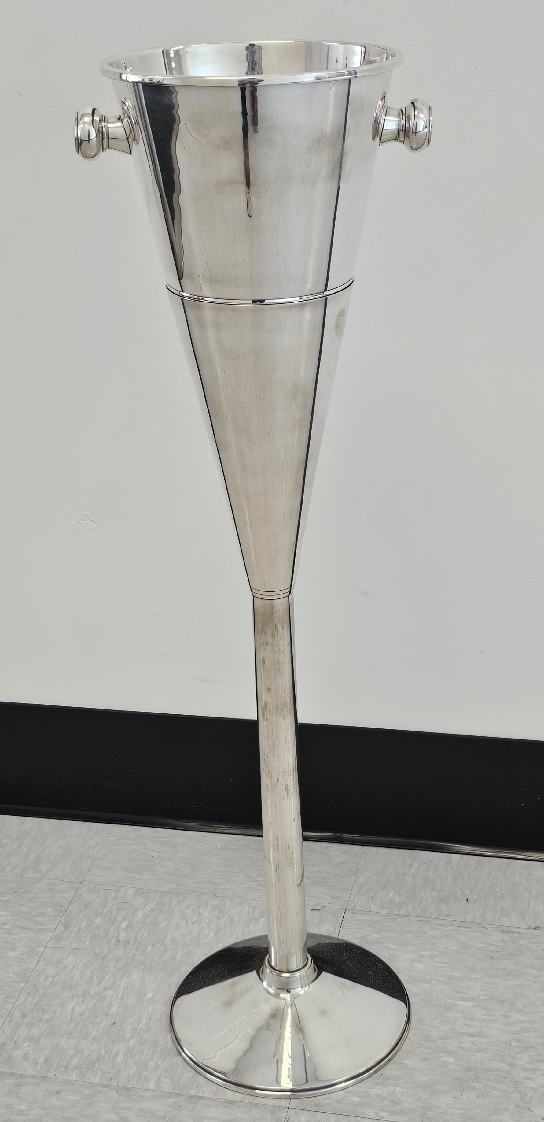 Silver Plated Champagne or Wine cooler on stand In Good Condition For Sale In Germantown, MD