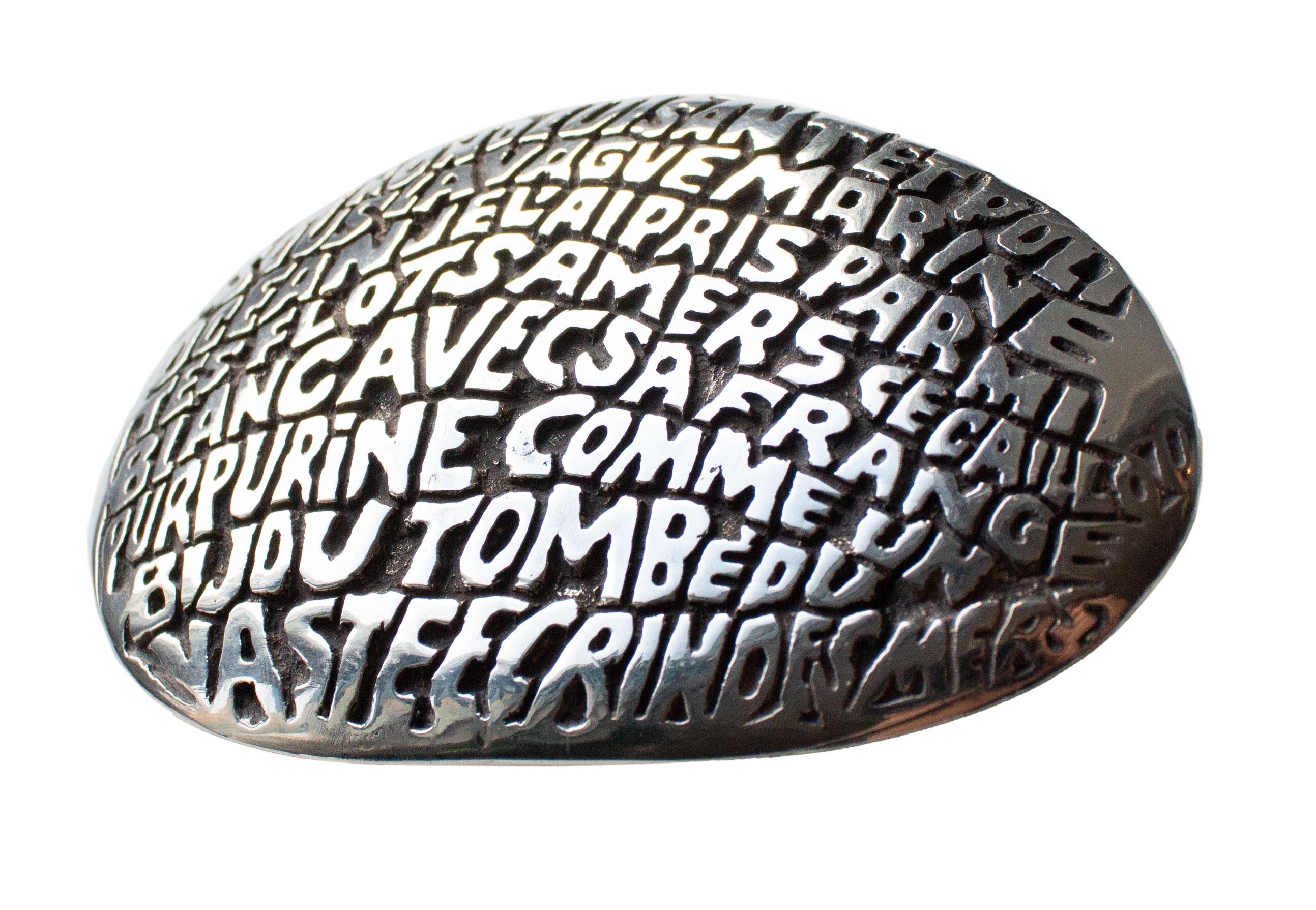 Silver-Plated Christofle Paperweight with Poetic Engraving by B. Quentin (Organische Moderne) im Angebot