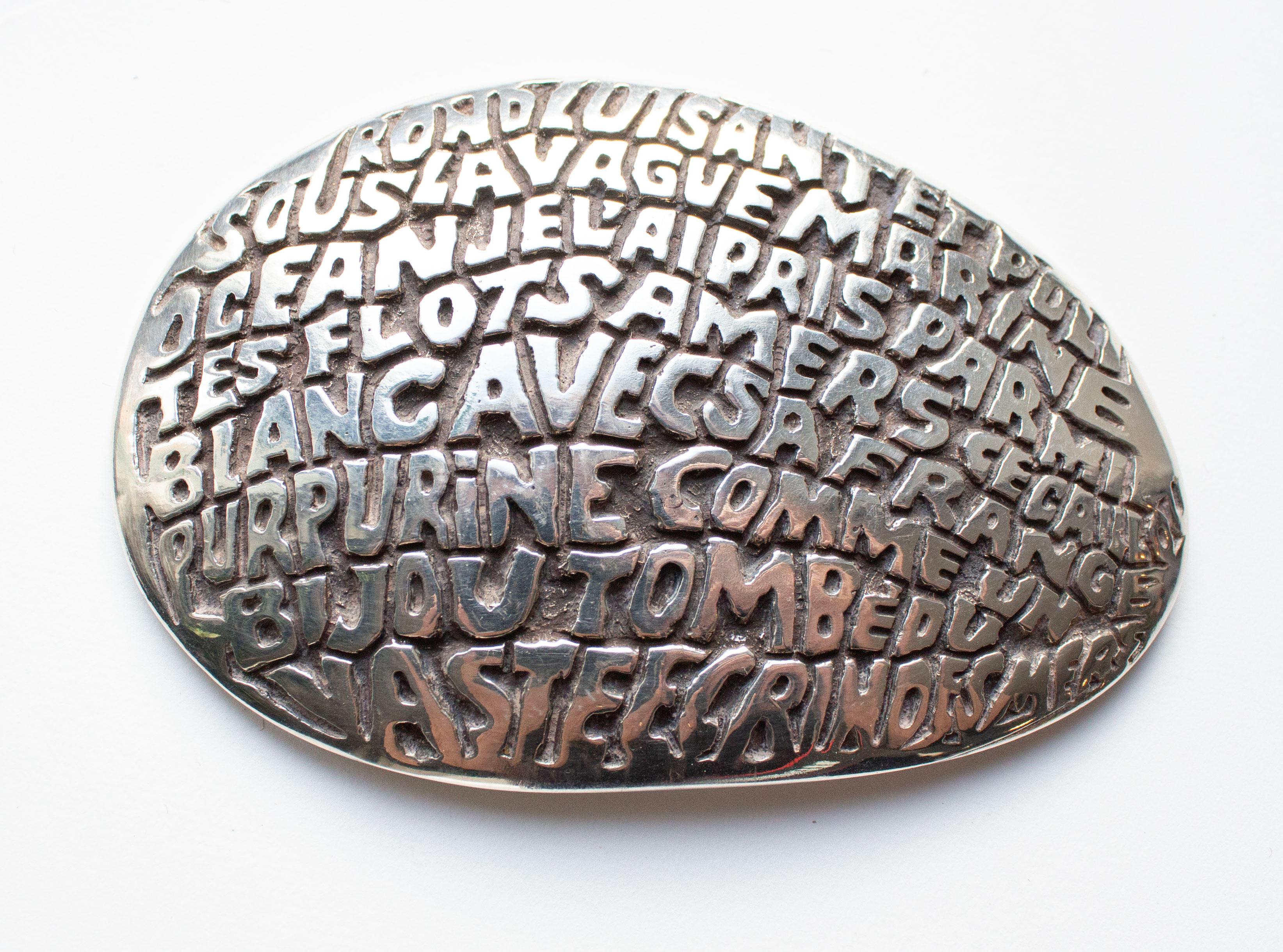 Silver-Plated Christofle Paperweight with Poetic Engraving by B. Quentin (Französisch) im Angebot