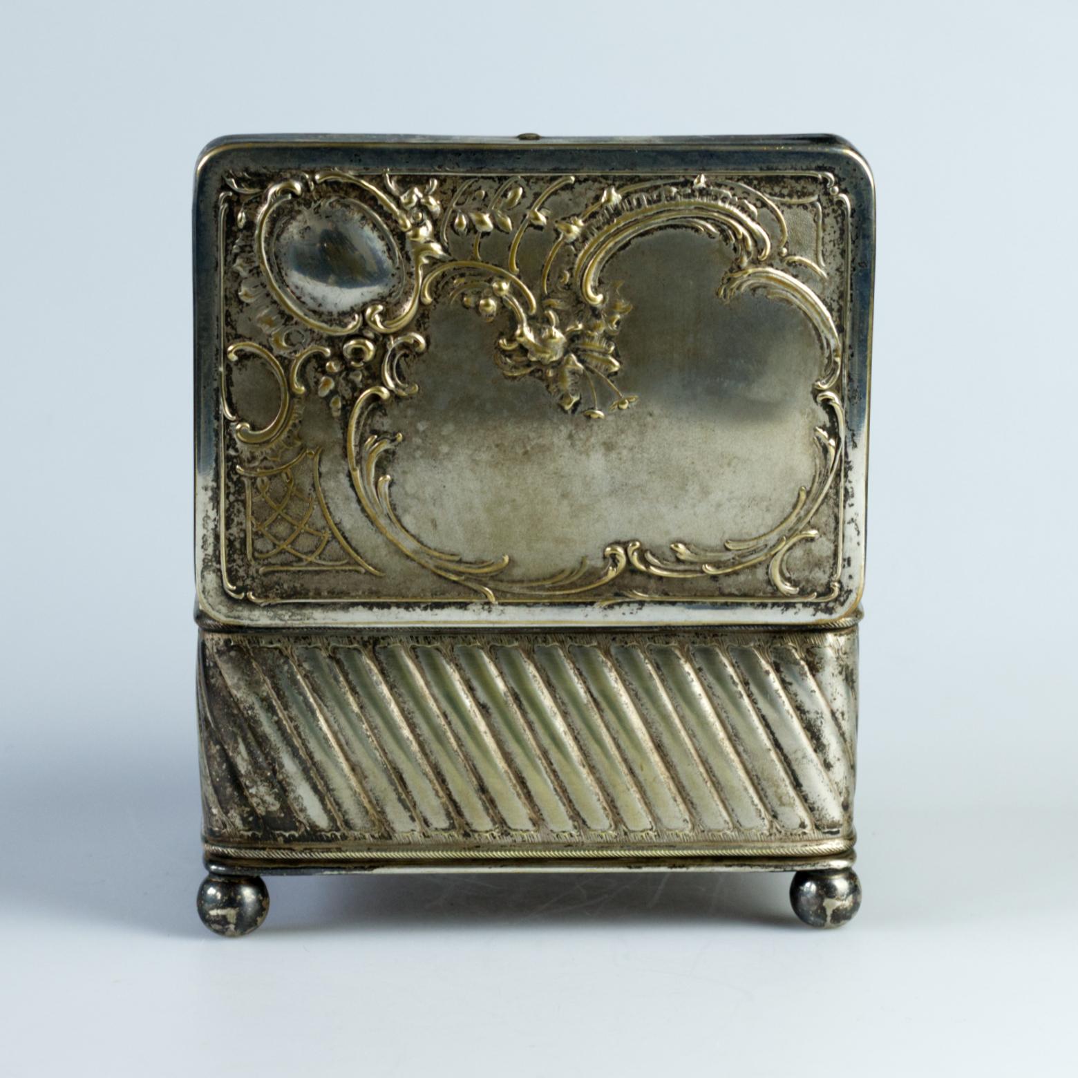 Scatola per sigarette o sigari Humidot placcata in argento con ripieno di cedro del 1900 circa in vendita 3