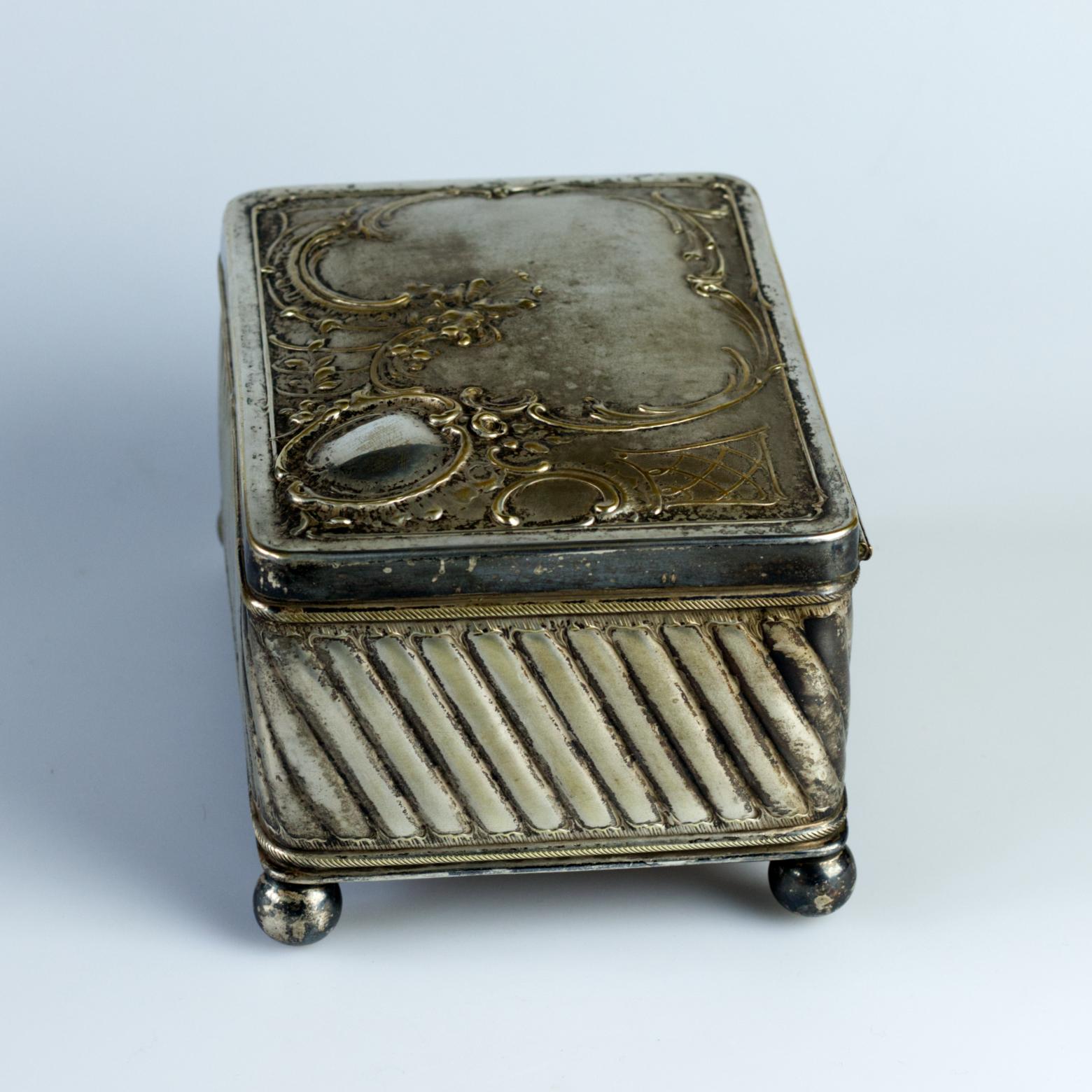 Europeo Scatola per sigarette o sigari Humidot placcata in argento con ripieno di cedro del 1900 circa in vendita