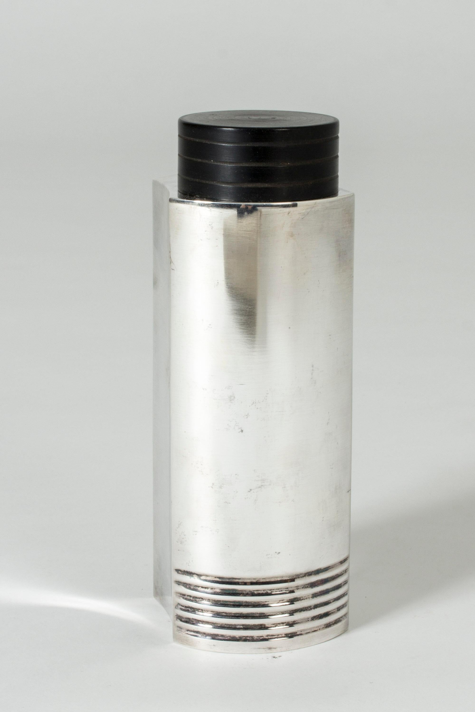 Silver plated cocktail Shaker with bakelite lid by Folke Arström for GAB. Designed in 1935, it has perfect functionalist lines and proportions and makes a striking decorative piece.
