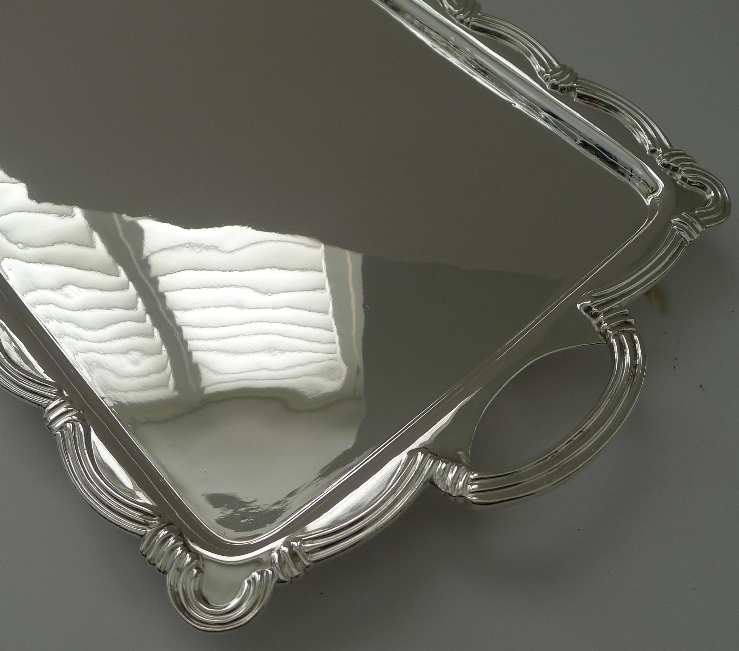 Versilbertes Cocktailtablett von Goldsmith's & Silversmith's Co. Ltd. um 1930 im Zustand „Gut“ im Angebot in Bath, GB