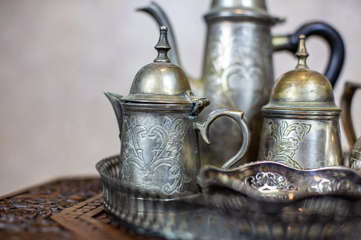 Silver-Plated Coffee Set from the Turn of the 19th and 20th Centuries with Tray In Good Condition For Sale In Opole, PL