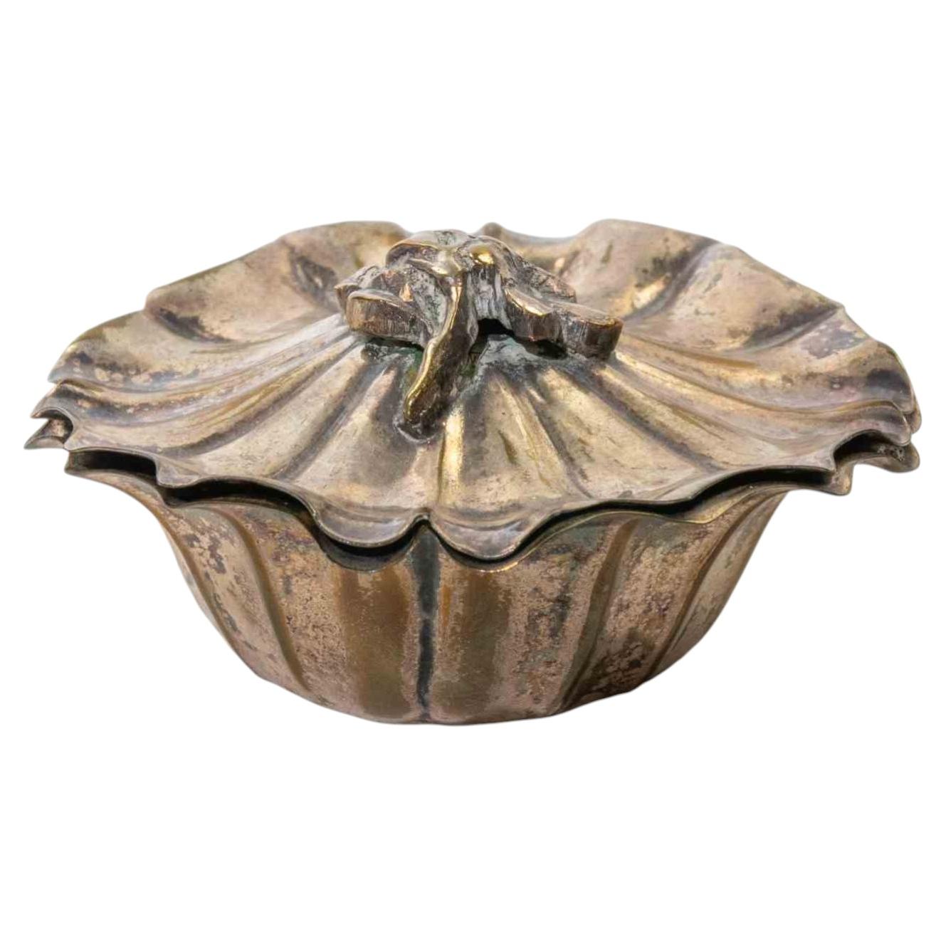 Plat à bonbons couvert en forme de fleur, plaqué argent, années 1950 en vente