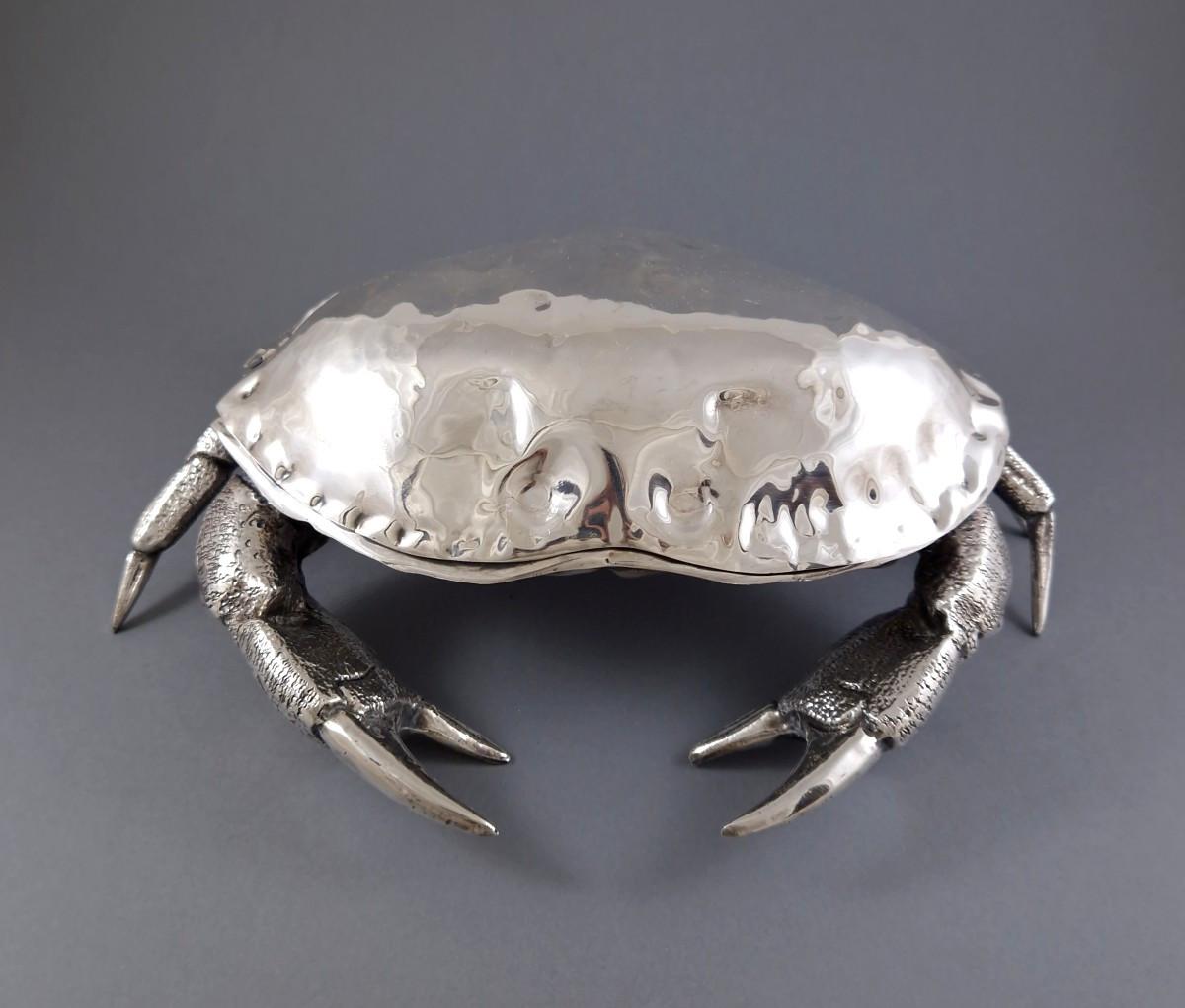Ciotola per caviale di granchio placcata in argento  
Opere spagnole della metà del XX secolo  
Lunghezza: 27,5 cm, larghezza: 25,2 cm, altezza: 9,5 cm