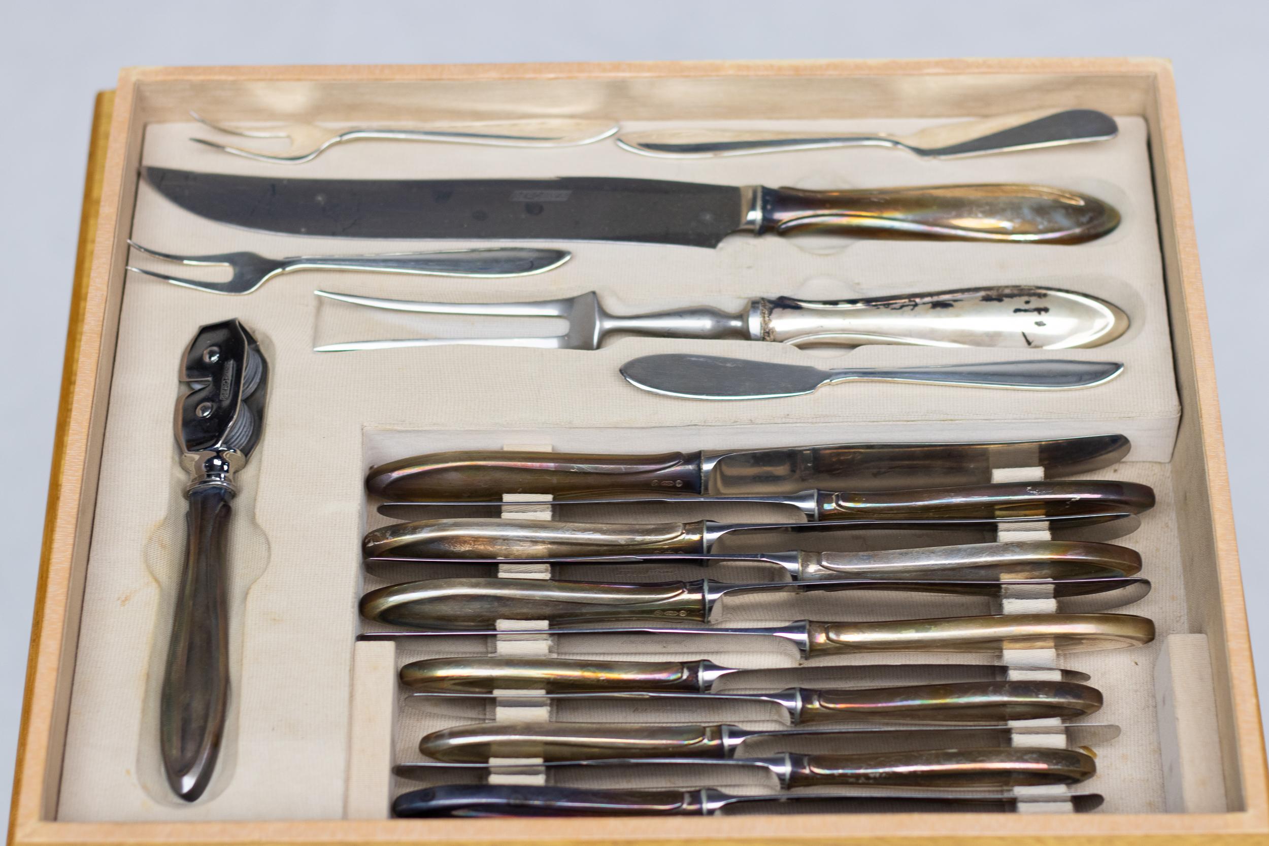 A beautiful silver plated cutlery set model 