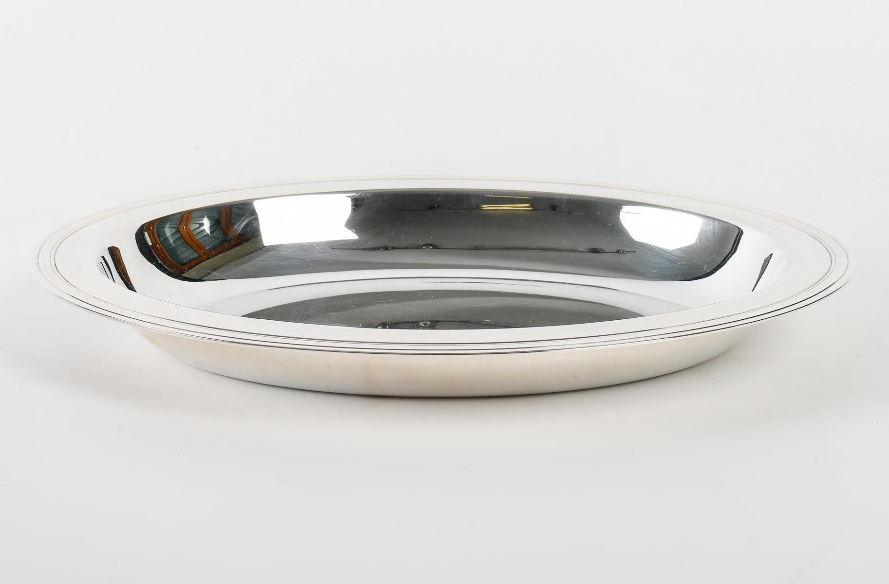 Silver plated dish by Christofle, 1980.

Silver plated dish by Christofle in its original box, very good condition, 1980.  
Box: h: 3.5cm, w: 31cm, d: 23.5cm