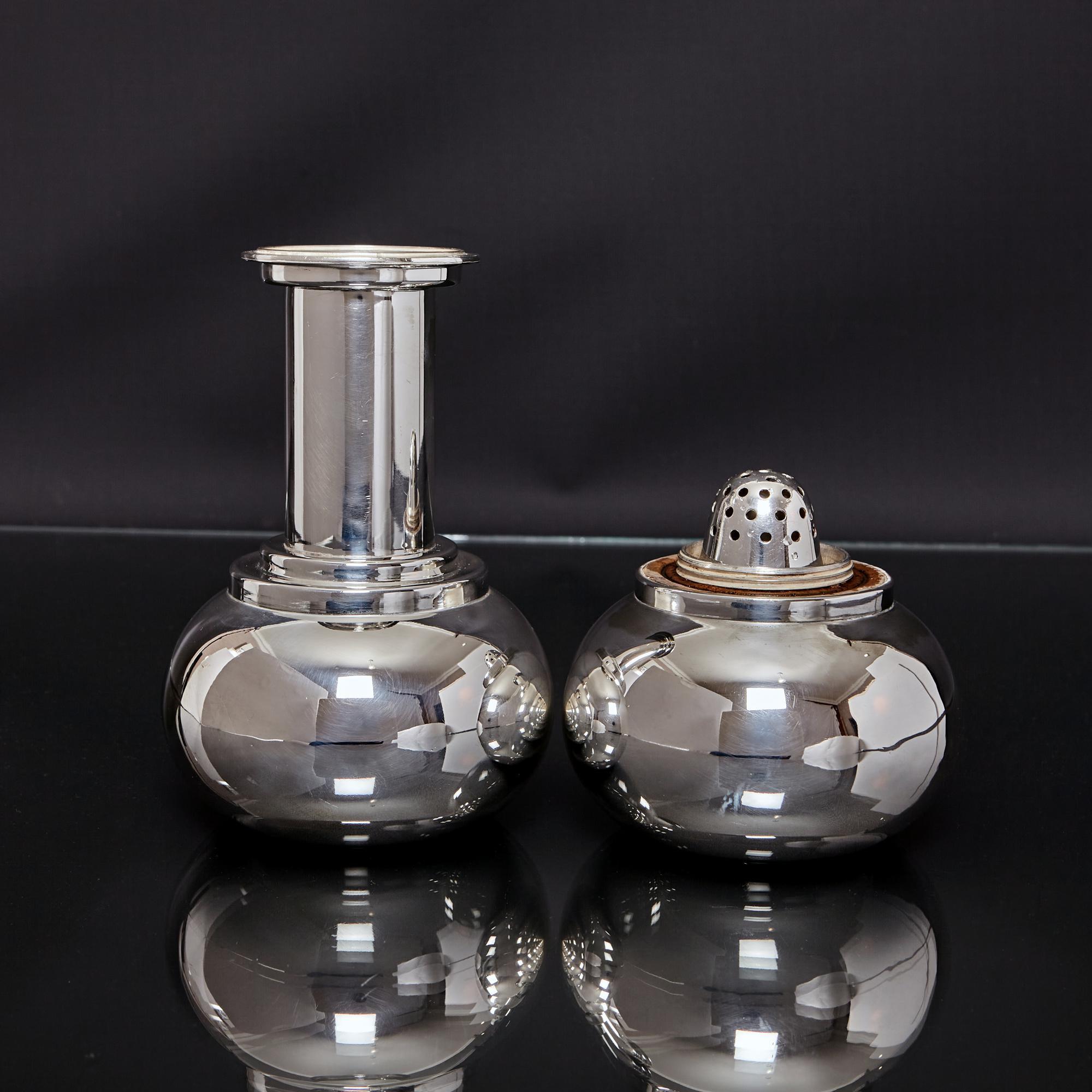 Coctelera de mancuernas plateada Art Decó en venta