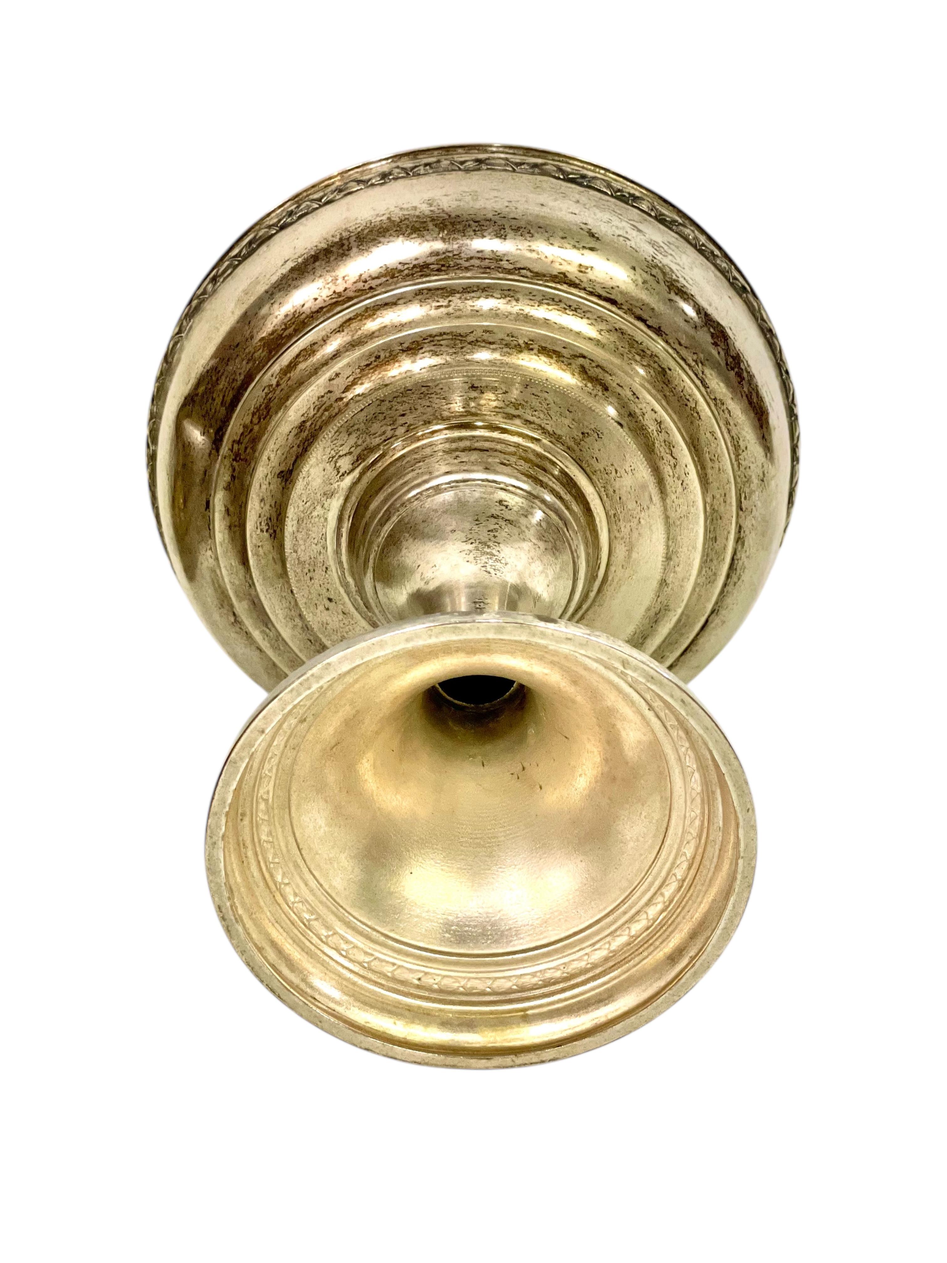 Versilberte und geätzte Schale mit Fuß aus Kristall, um 1880 im Angebot 4