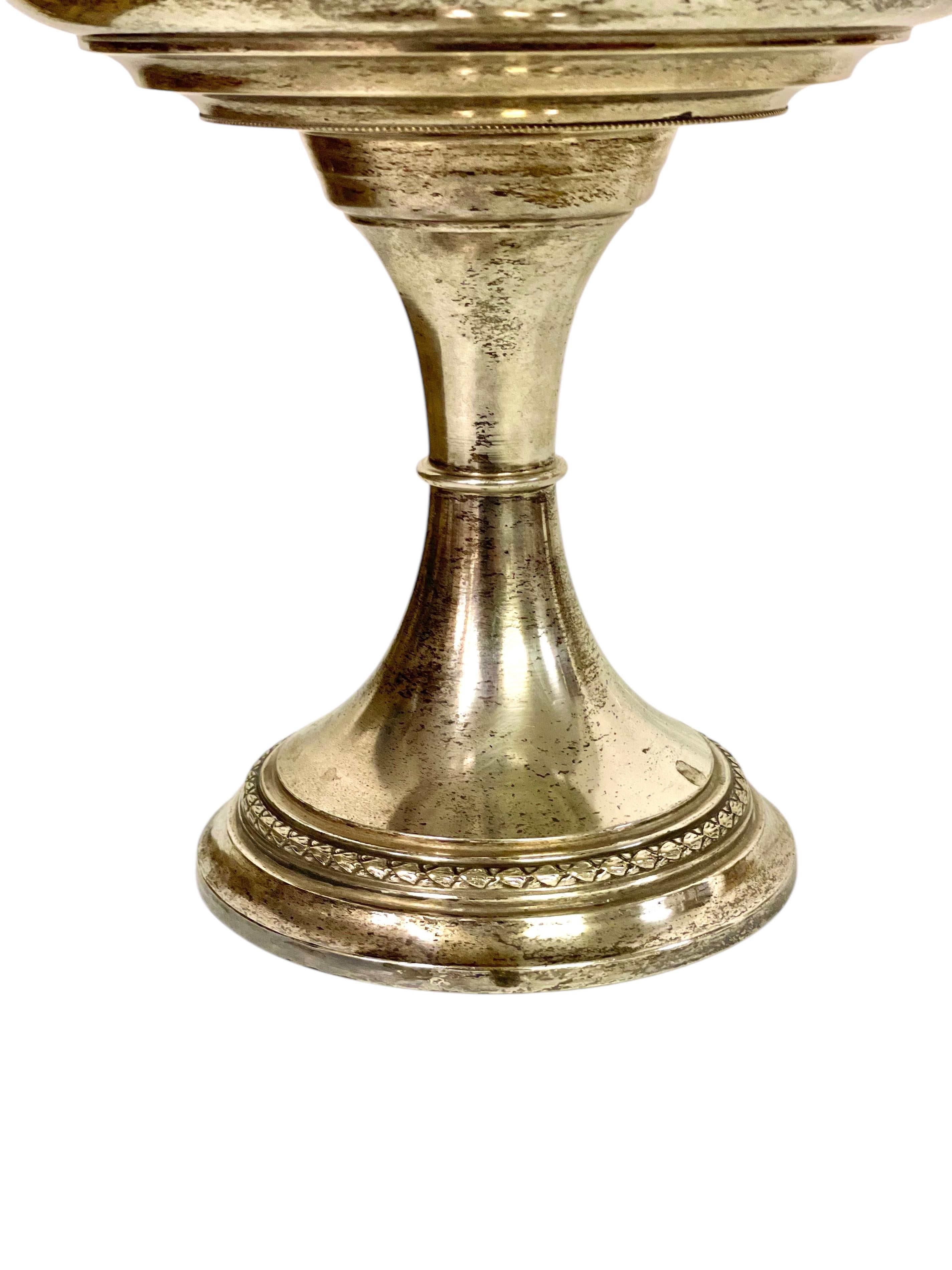 Versilberte und geätzte Schale mit Fuß aus Kristall, um 1880 im Angebot 5