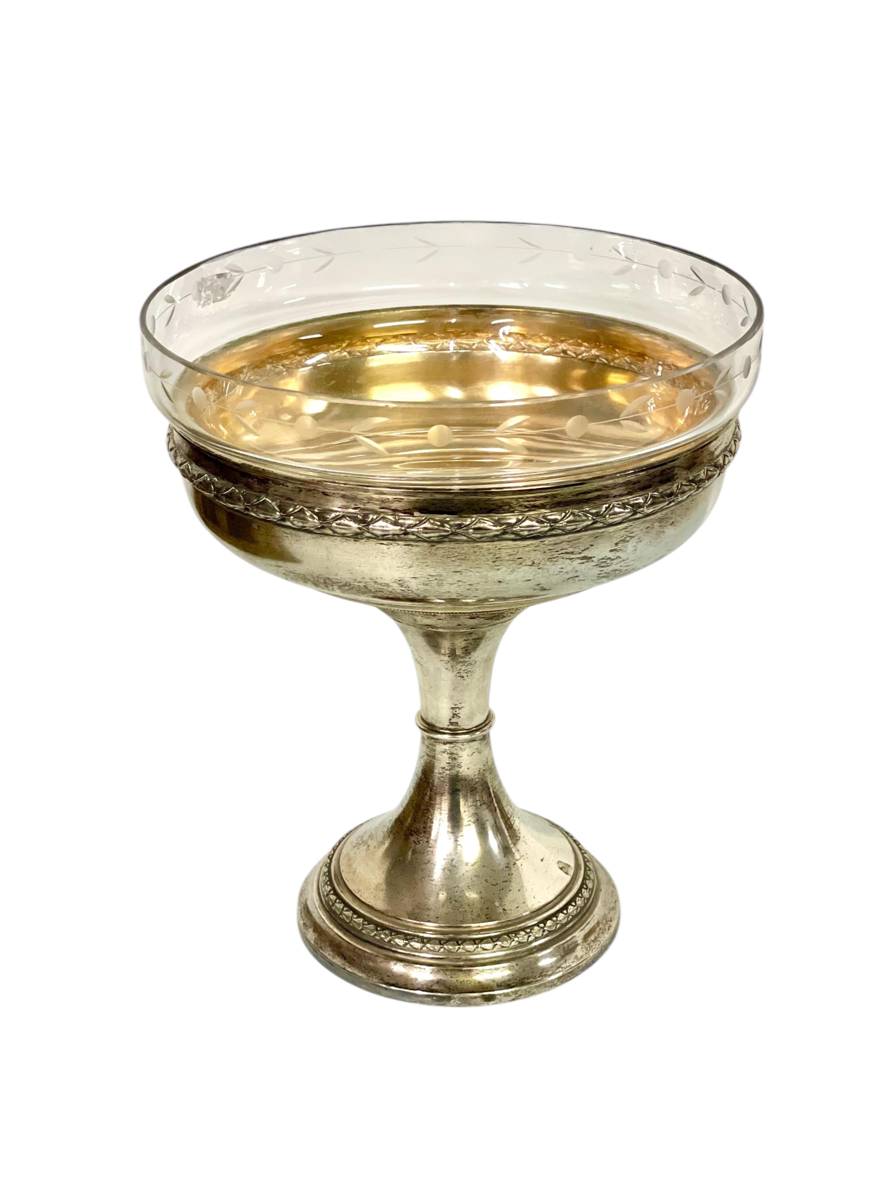 Versilberte und geätzte Schale mit Fuß aus Kristall, um 1880 im Angebot 6