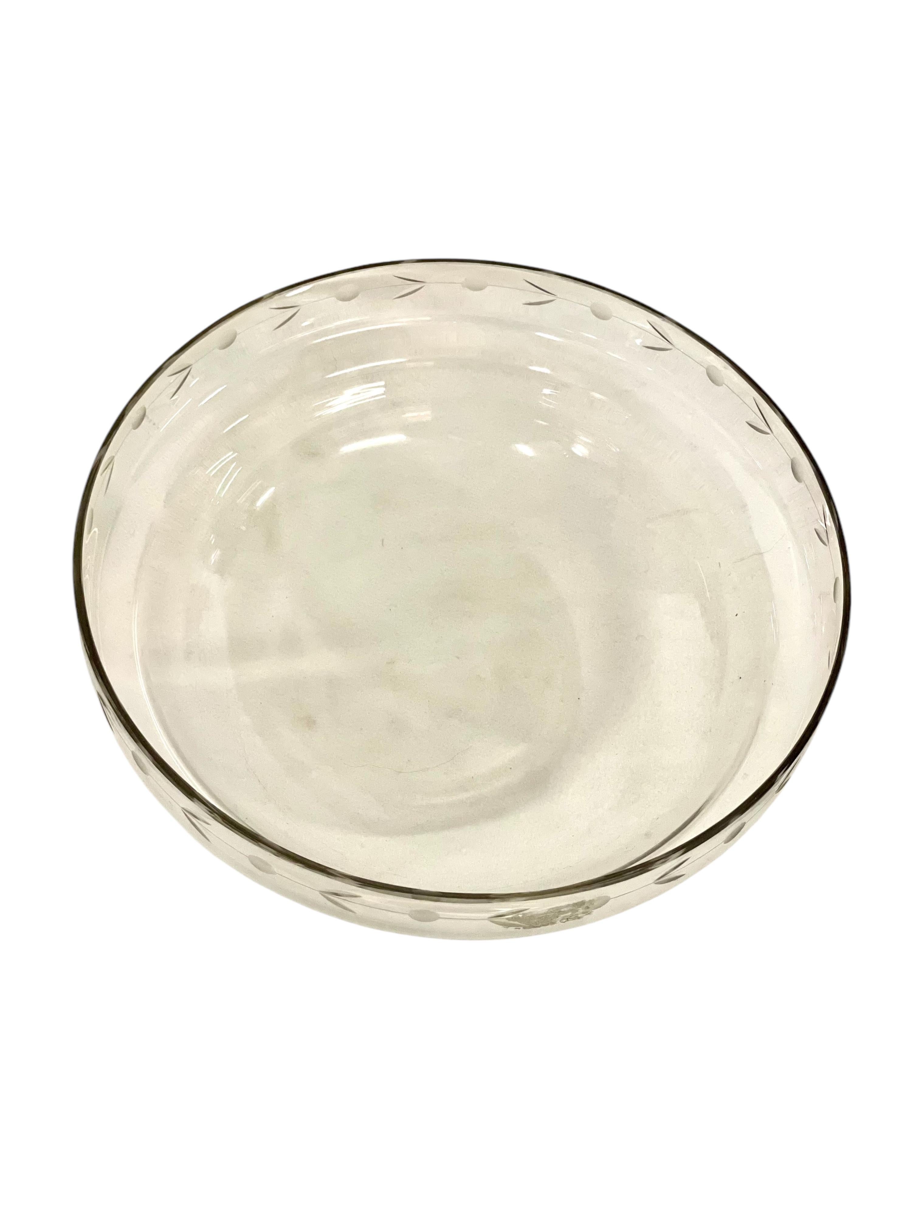Versilberte und geätzte Schale mit Fuß aus Kristall, um 1880 im Angebot 9