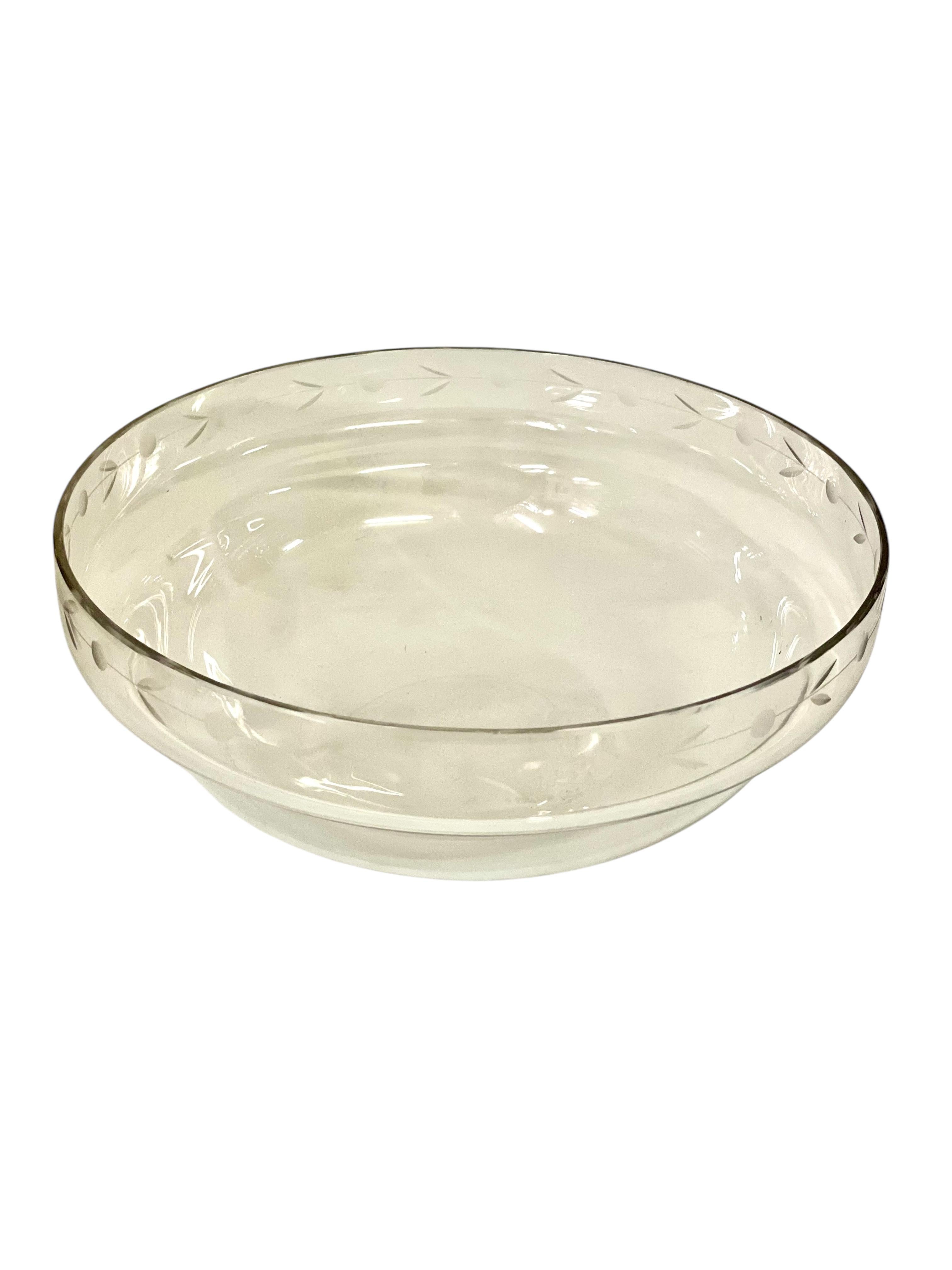 Versilberte und geätzte Schale mit Fuß aus Kristall, um 1880 im Angebot 10