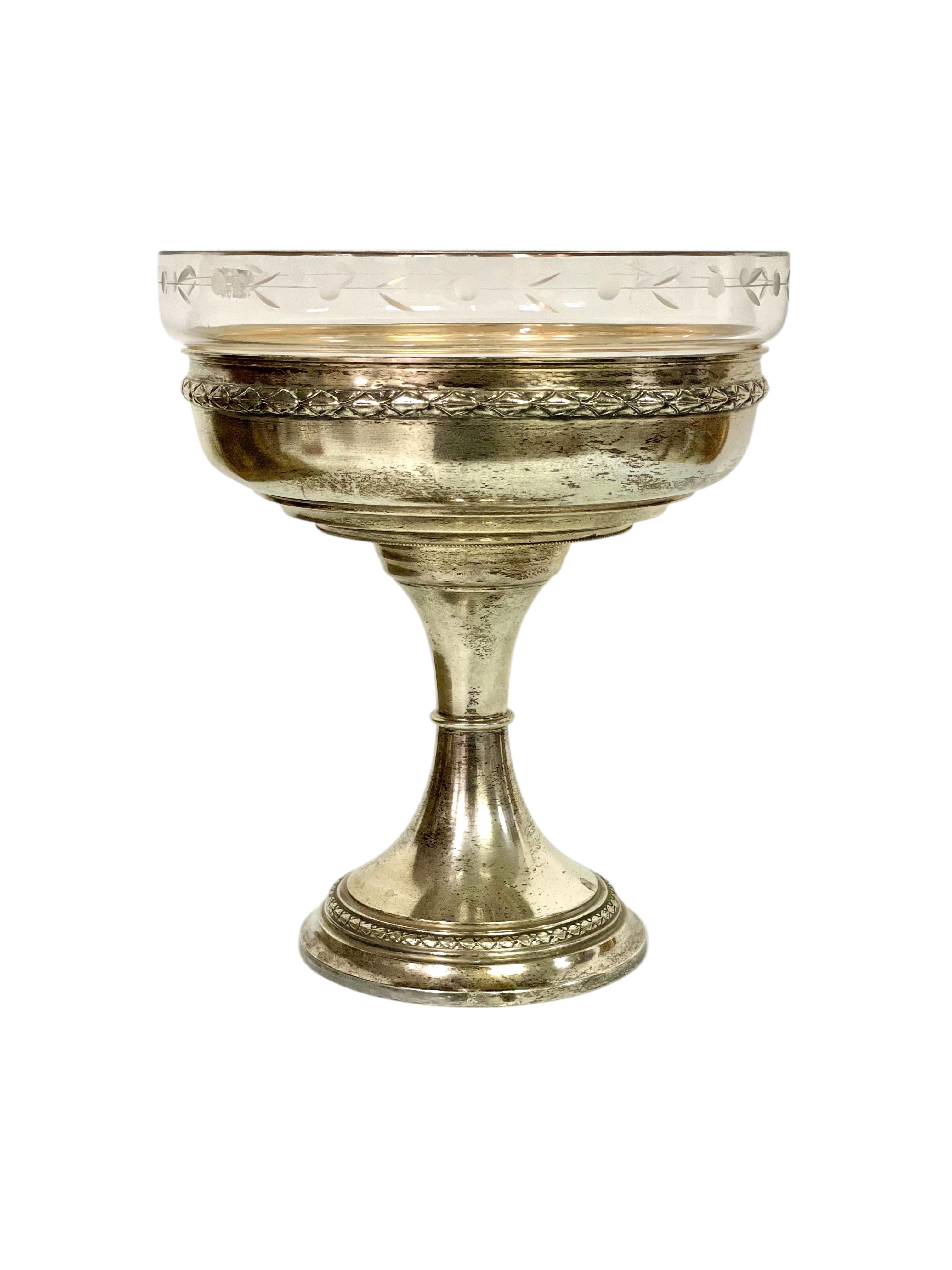 Versilberte und geätzte Schale mit Fuß aus Kristall, um 1880 im Angebot 13
