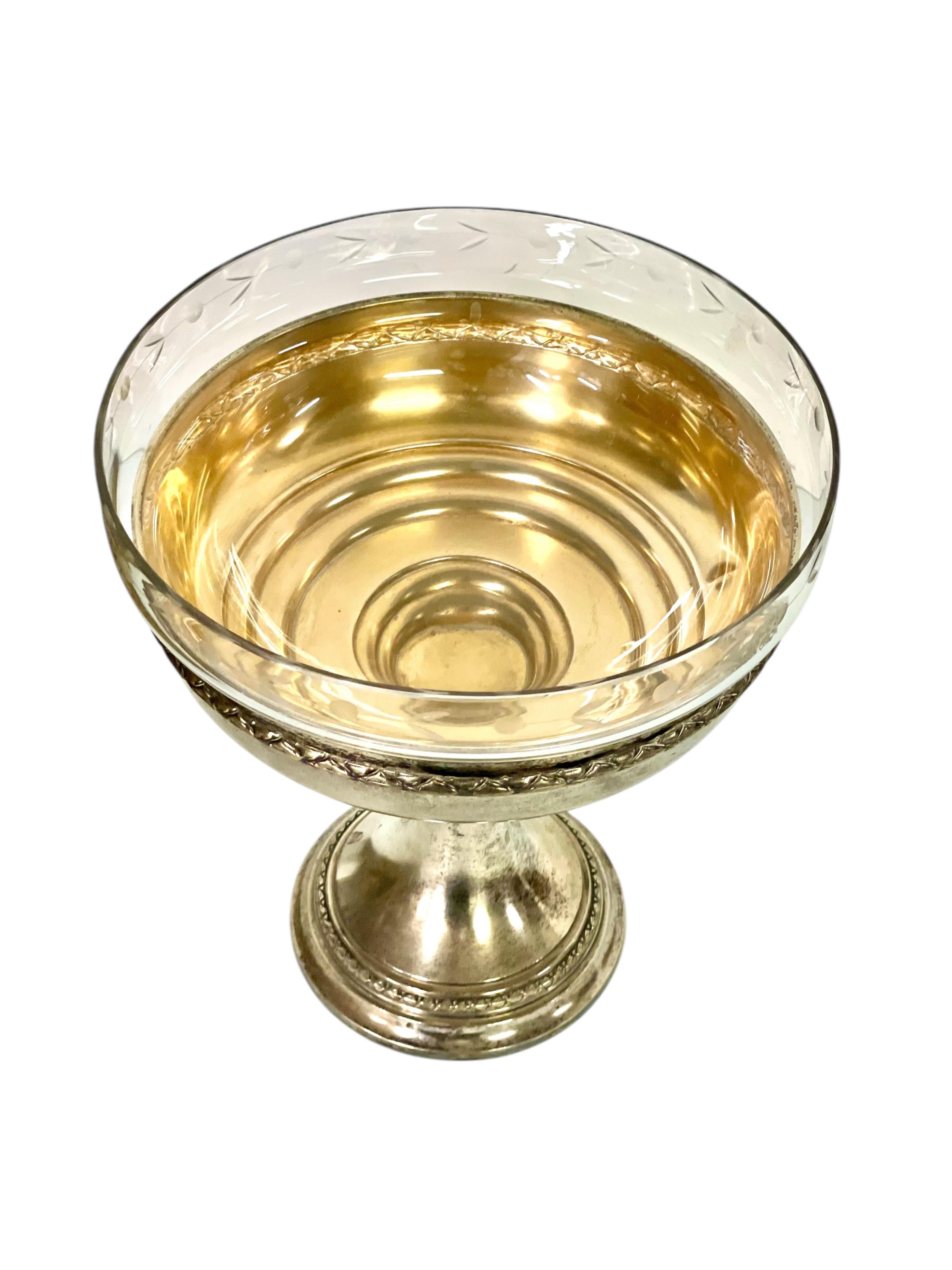 Versilberte und geätzte Schale mit Fuß aus Kristall, um 1880 (Französisch) im Angebot
