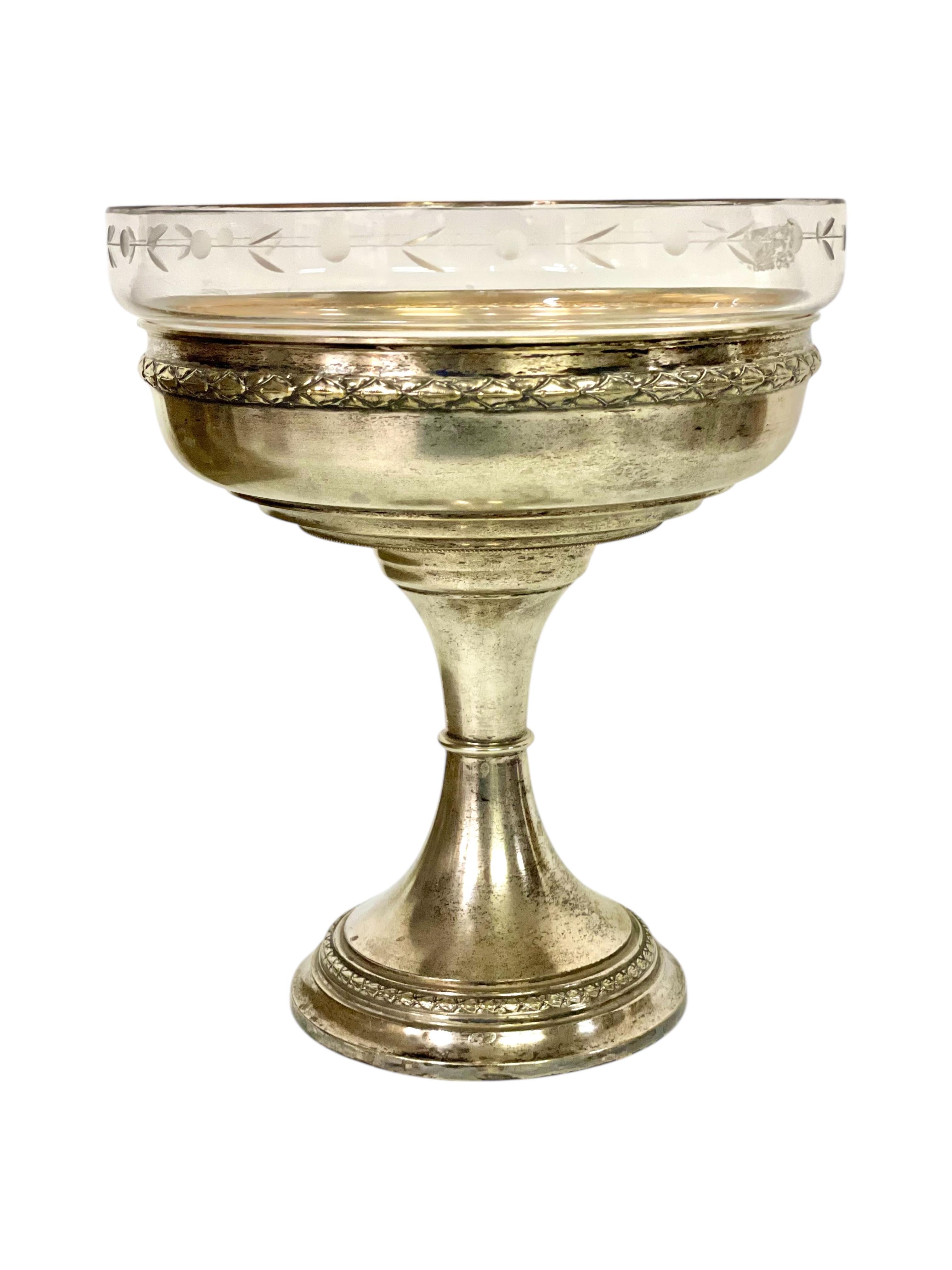 Versilberte und geätzte Schale mit Fuß aus Kristall, um 1880 im Zustand „Gut“ im Angebot in LA CIOTAT, FR