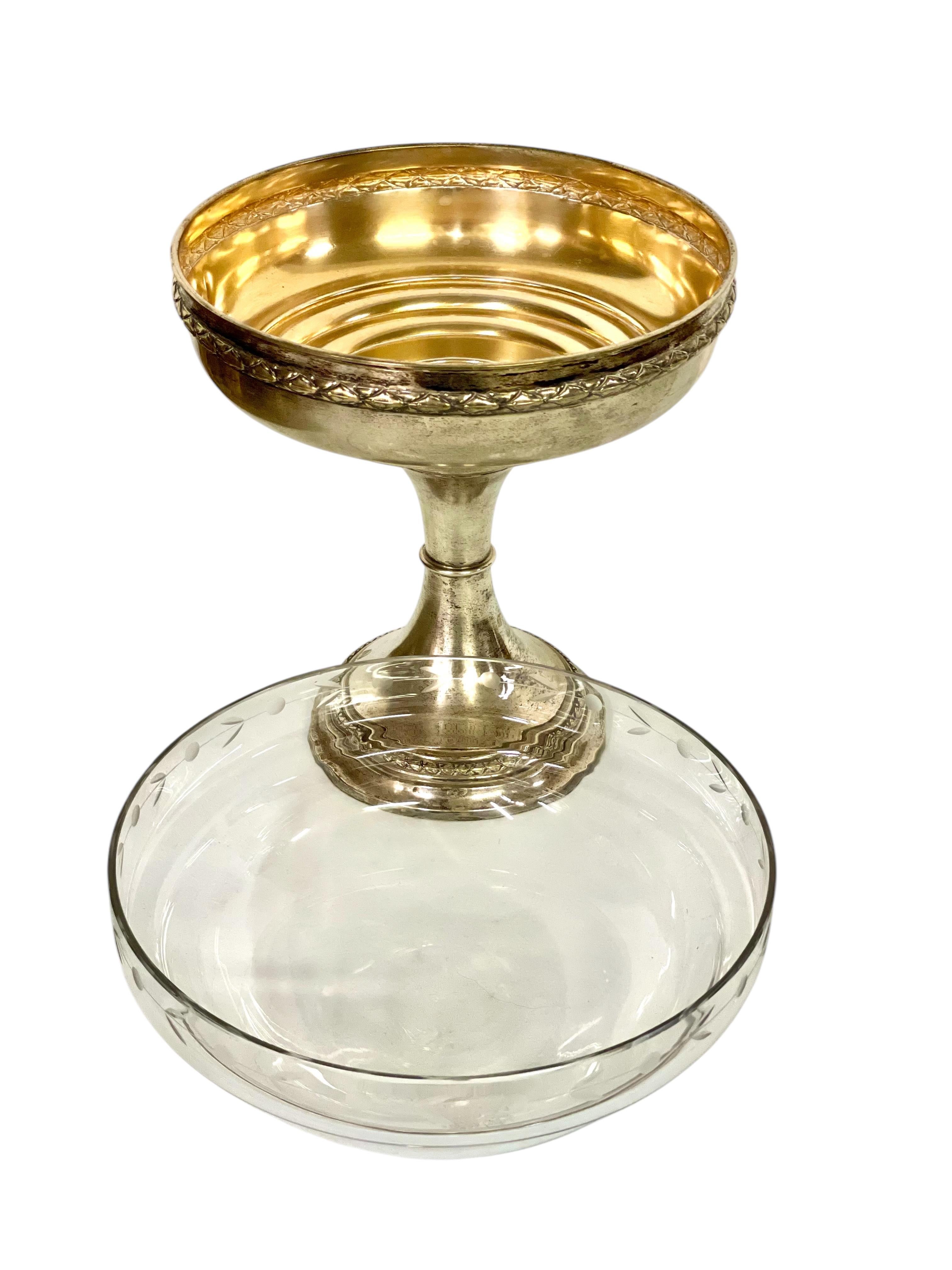 Versilberte und geätzte Schale mit Fuß aus Kristall, um 1880 (19. Jahrhundert) im Angebot