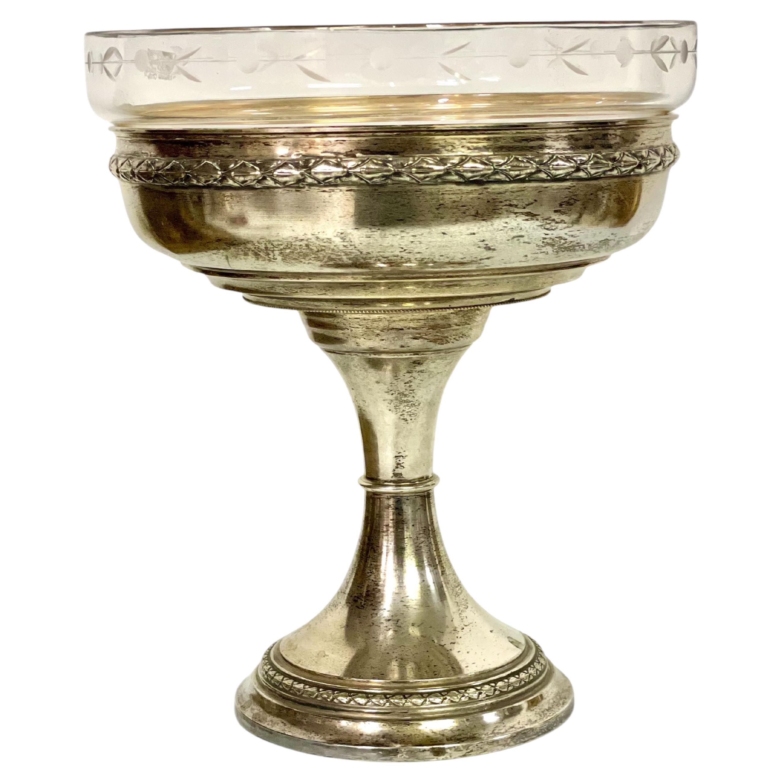 Cuenco con pie de cristal plateado y grabado, circa 1880