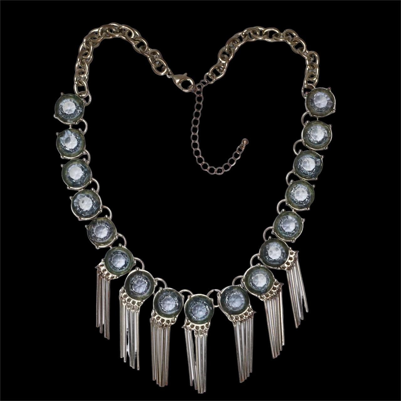 Collana con gocce di frangia placcate in argento e perline di vetro blu craquelé in vendita 6