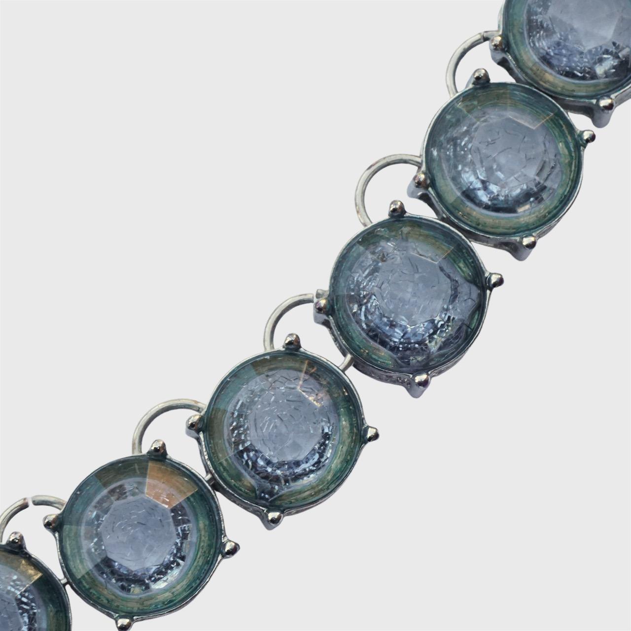 Collana con gocce di frangia placcate in argento e perline di vetro blu craquelé in vendita 1