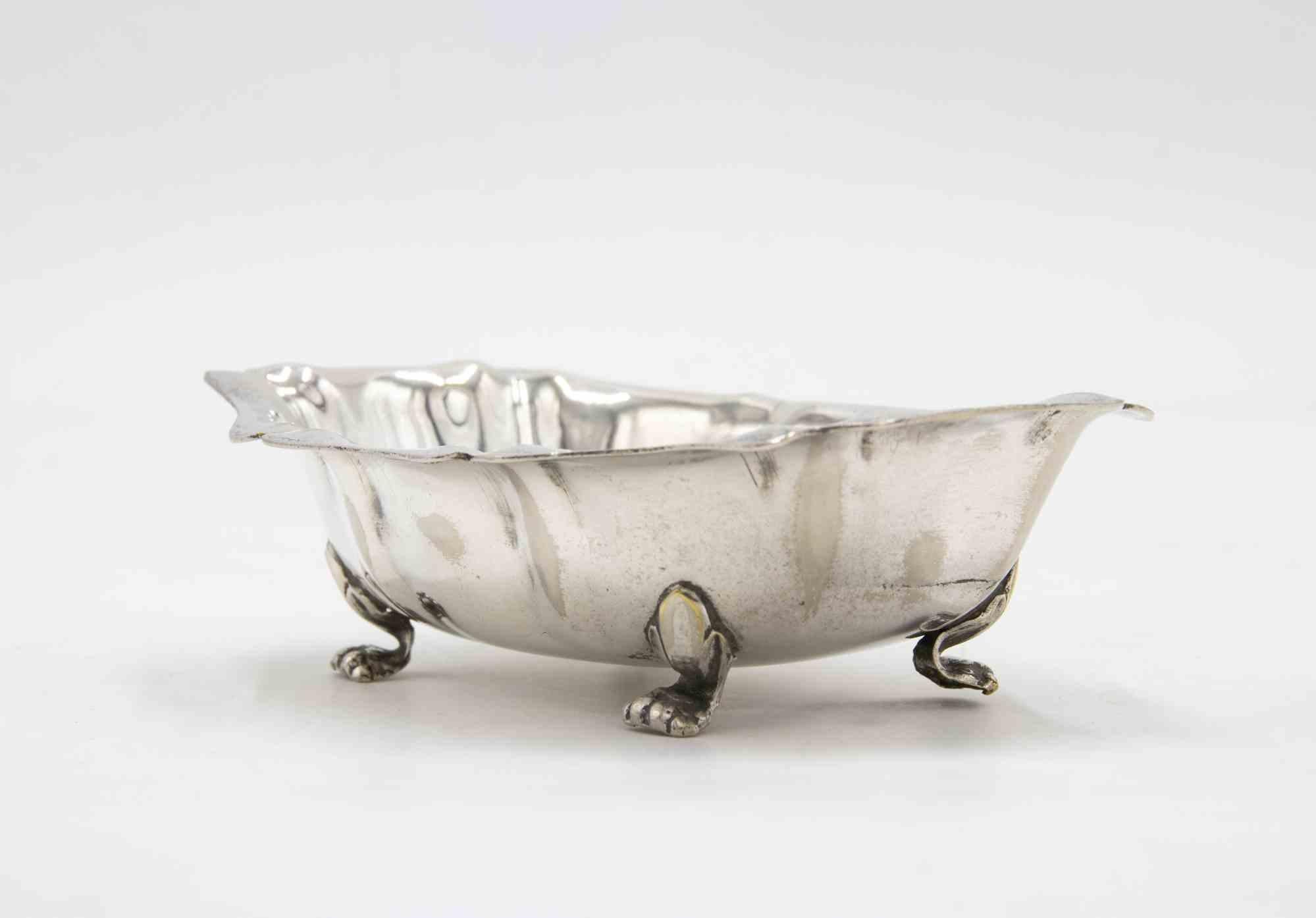 Silver Plated Fruit Basket realized by Argenterie Bora in the mid-20th Century.

Very good condition.