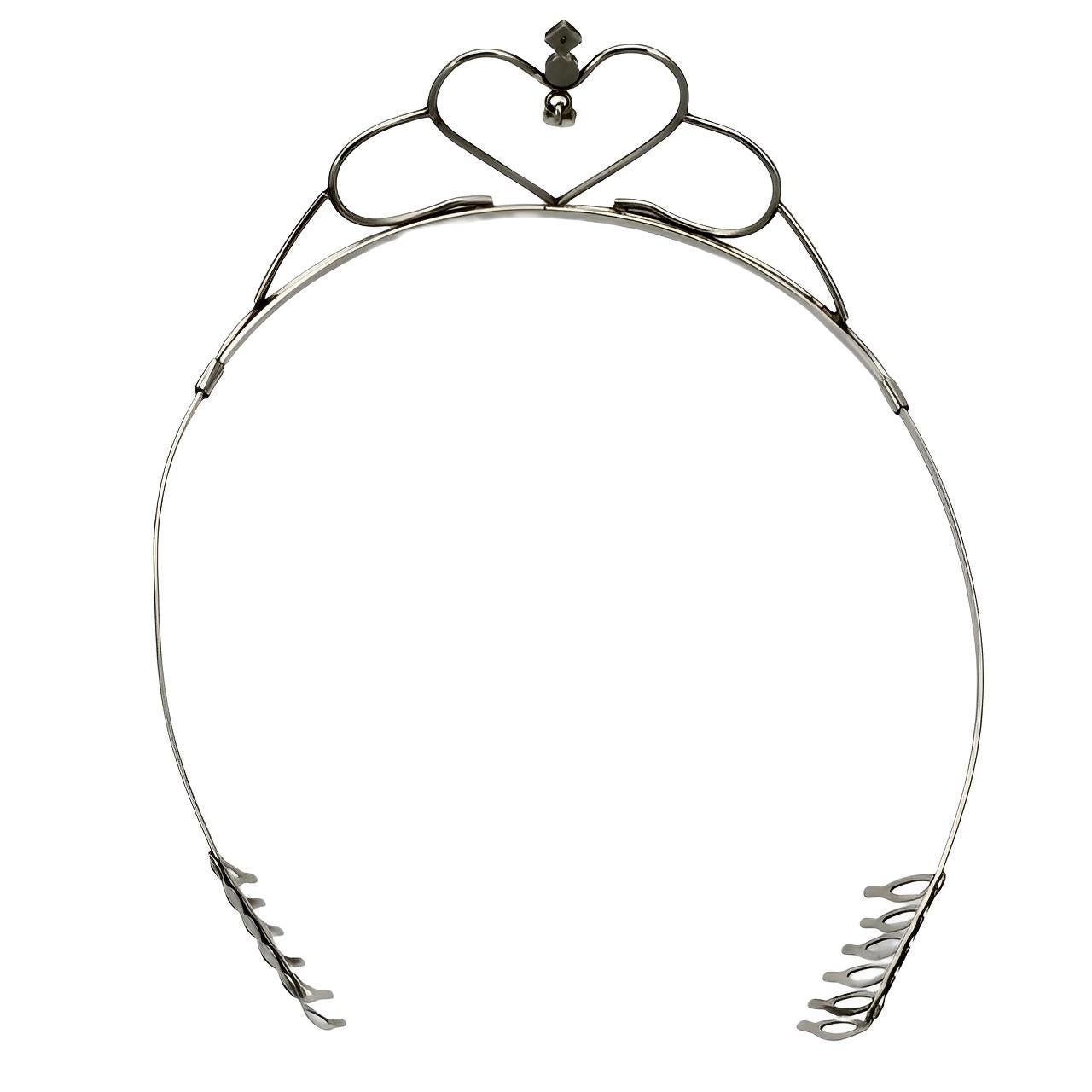 Tiara en métal argenté en forme de cœur et de strass, vers les années 1950 en vente 2