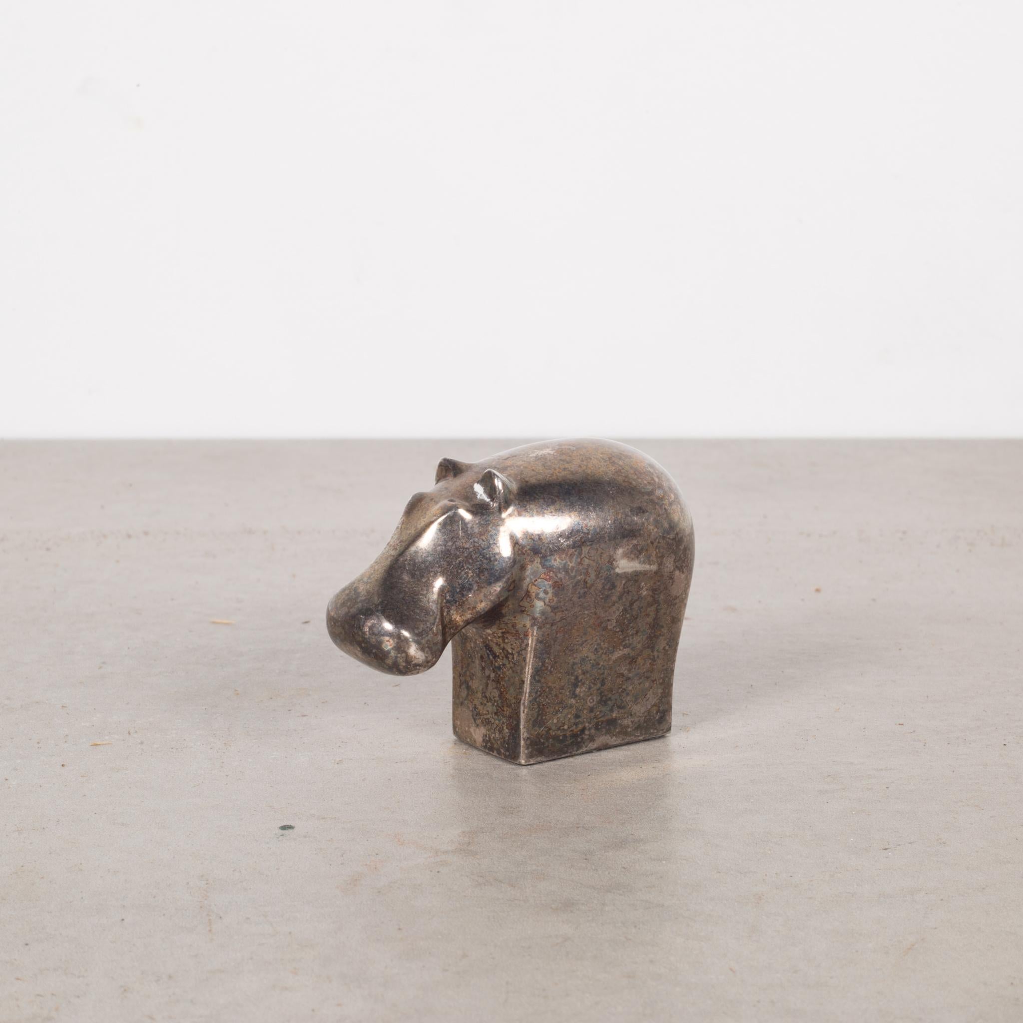 About:

American company Dansk designs modernist silver plated paper weight in form of a stylized hippo. Made in Japan. The original patinated finish is present. Can be easily buffed up to a brilliant shine.

Creator: Dansk, Japan.
Date of