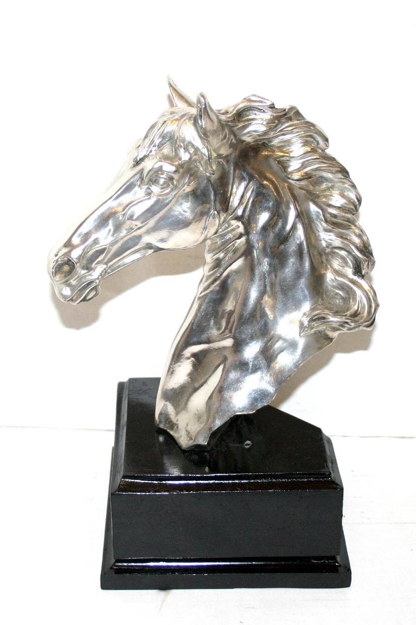 Circa 1950's English silver-plated horse bust.

Measurements
Height: 11.5