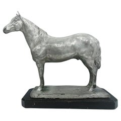 Escultura de caballo bañada en plata
