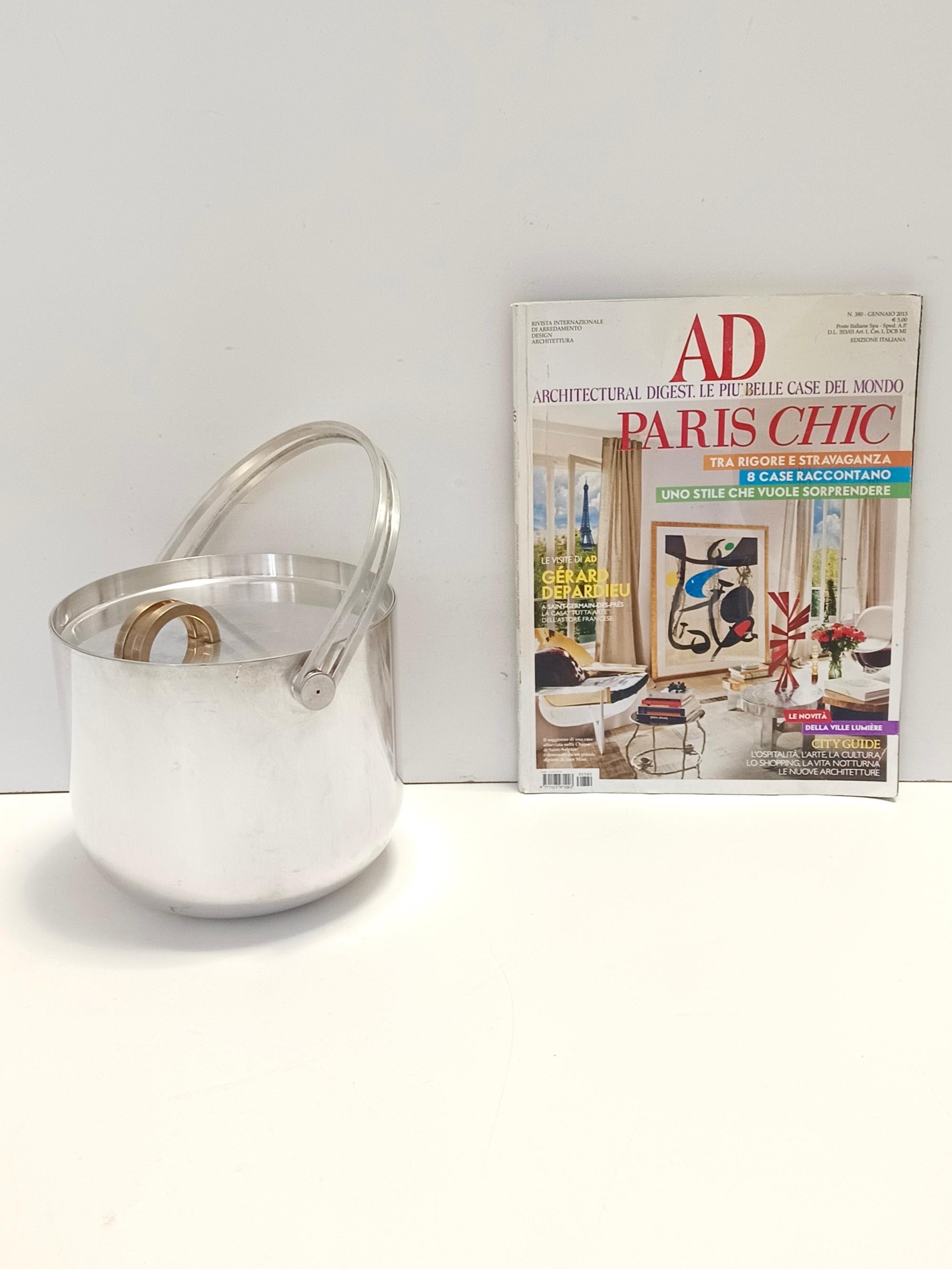 Made in Italy, circa 1970s.
This is a silver plated brass ice bucket or wine cooler by Ambrogio Pozzi for Padova Argenti.
It might show slight traces of use since it's vintage, but it can be considered as in very good original condition.

It is