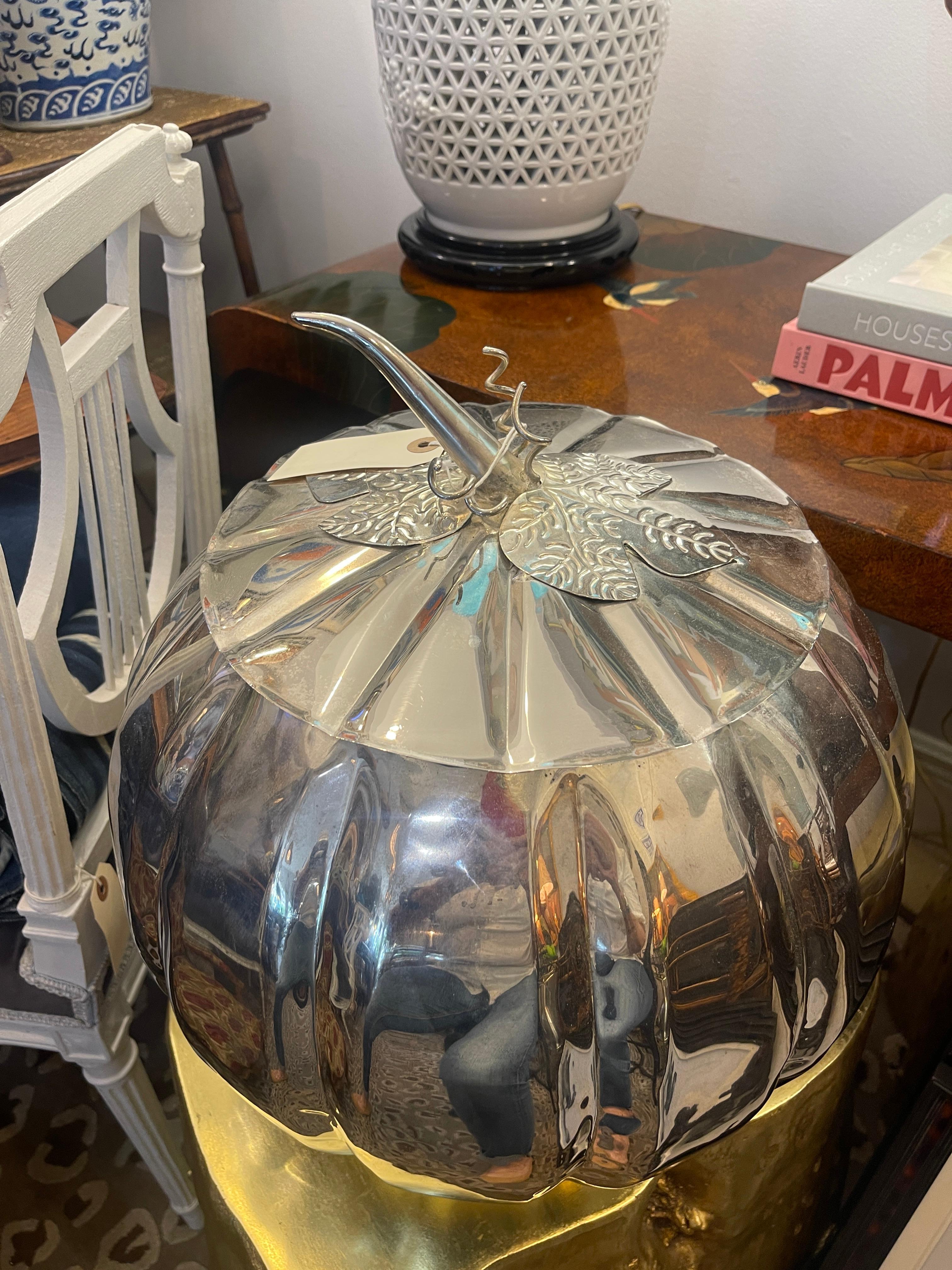 Versilberte große Pumpkinschale mit Deckel , Behälter im Angebot 2