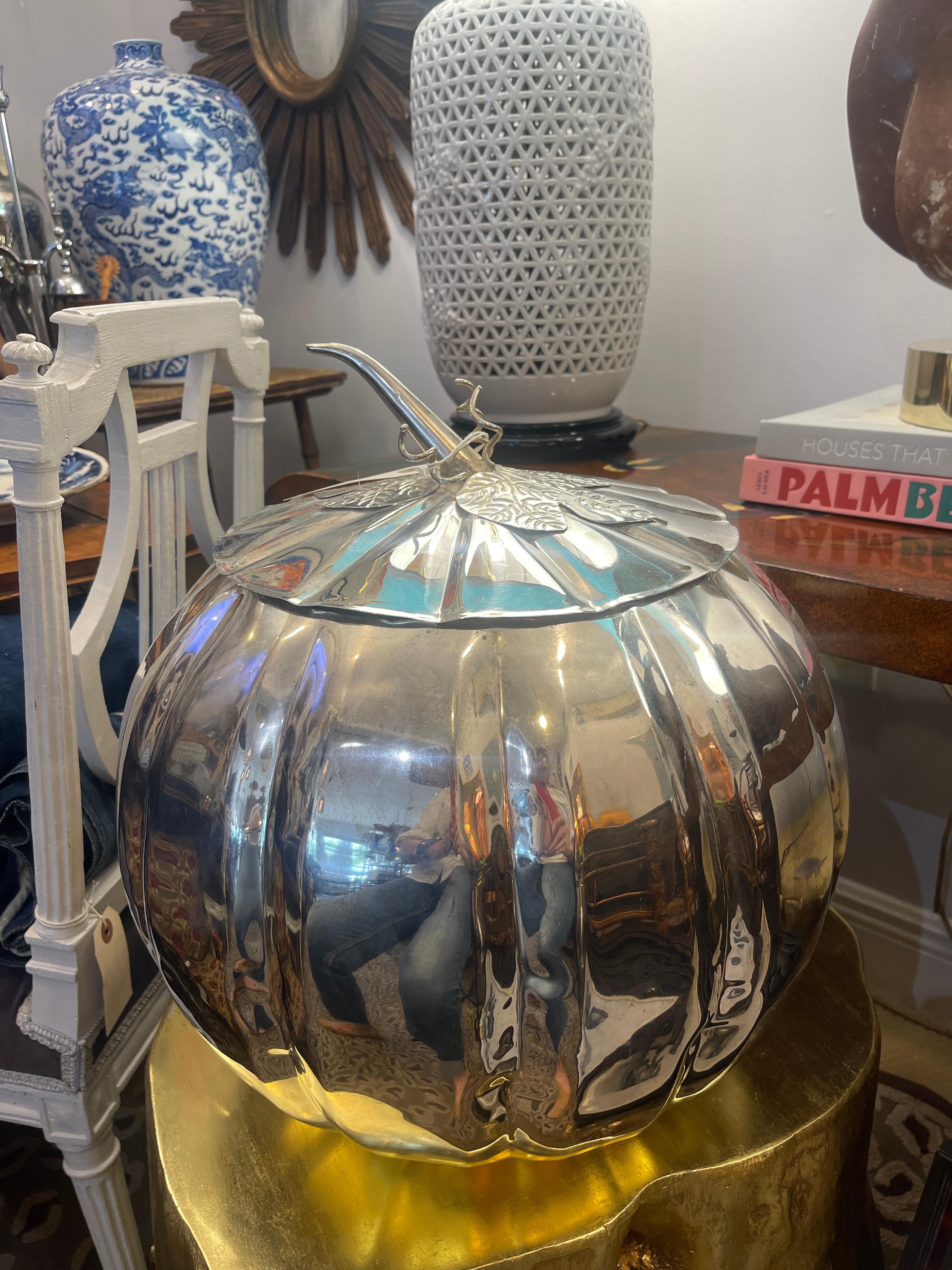 Versilberte große Pumpkinschale mit Deckel , Behälter im Angebot 5