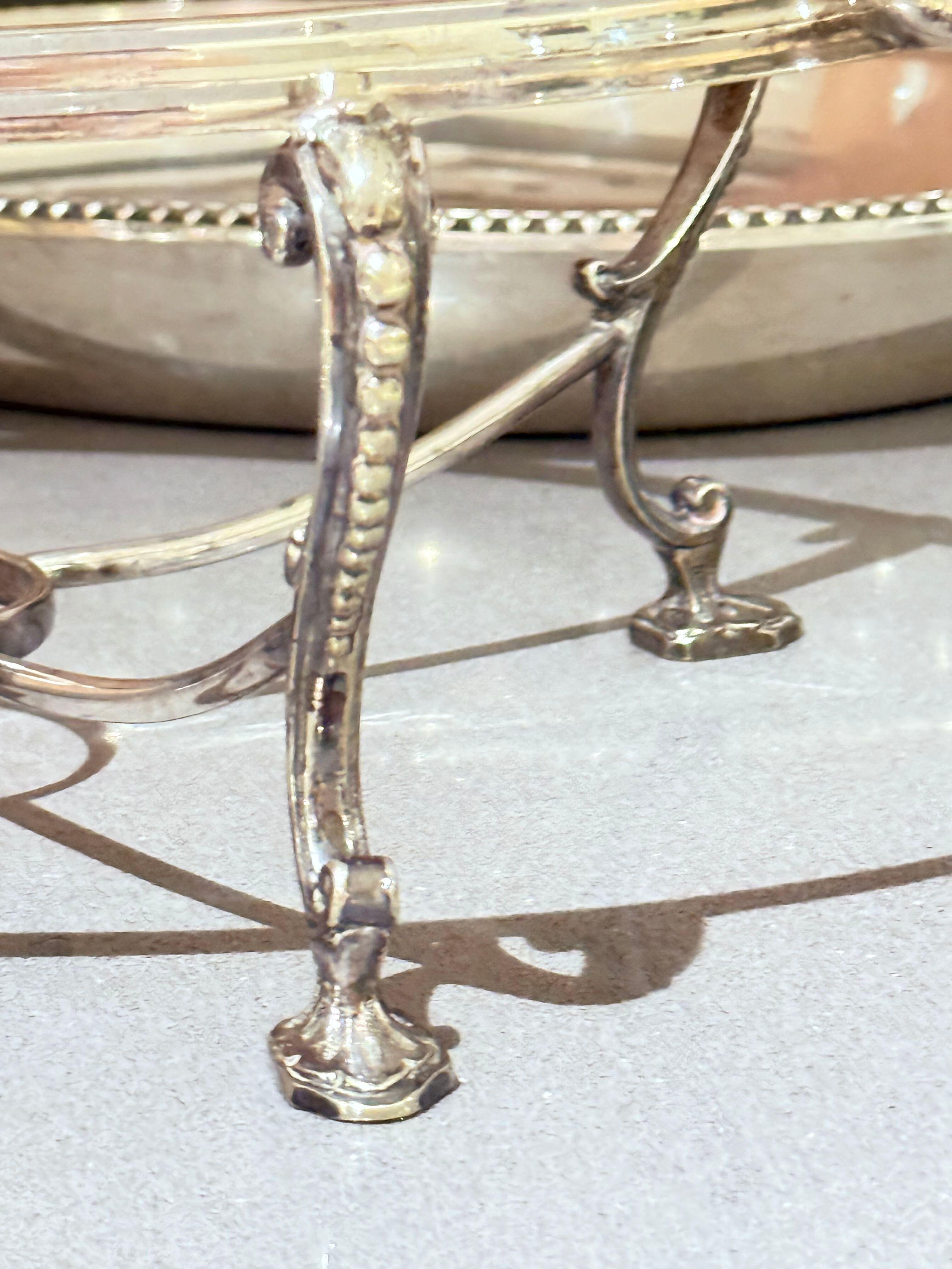 Plat de service à couvercle en métal argenté sur pied, Antique English Neoclassical Luxury en vente 5