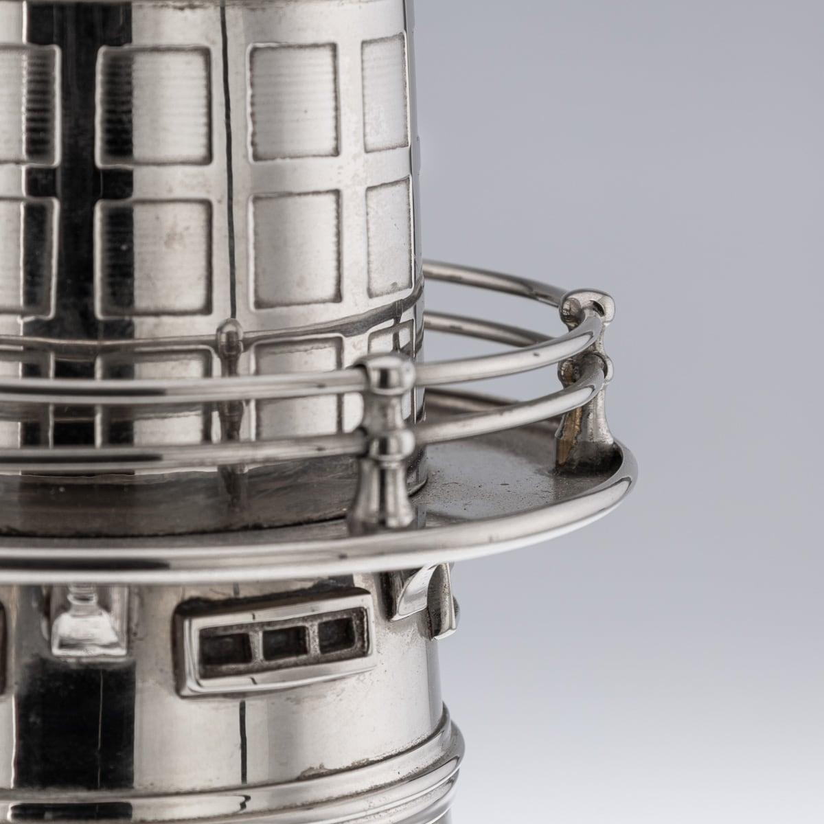 Shakers da cocktail con faro placcato argento in vendita 3