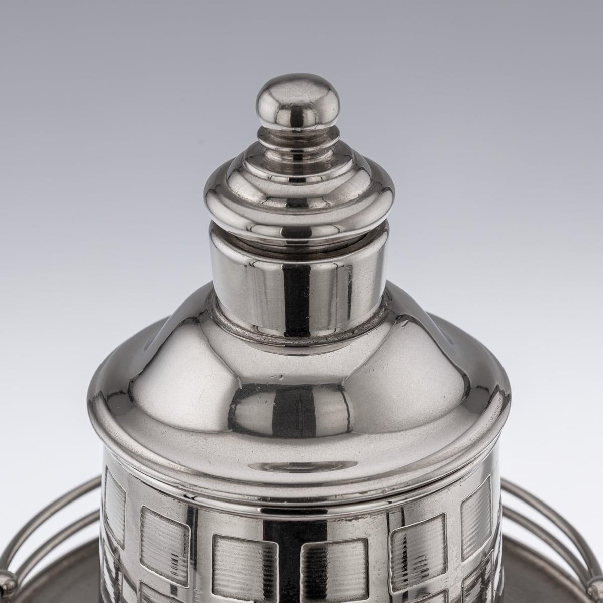 Shakers da cocktail con faro placcato argento in vendita 1