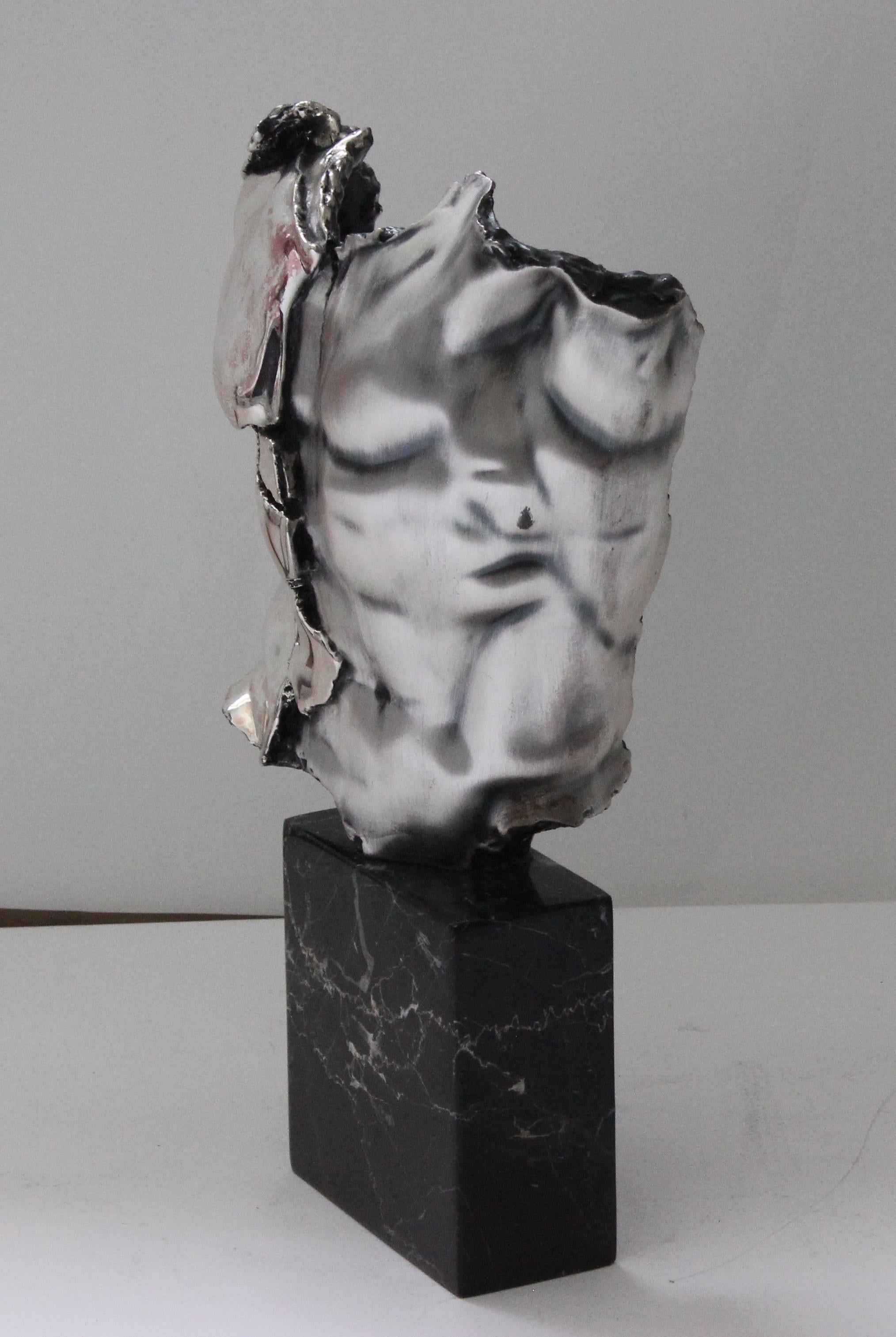 Sculpture de torse masculin en métal argenté de Zanfelds Bon état - En vente à West Palm Beach, FL