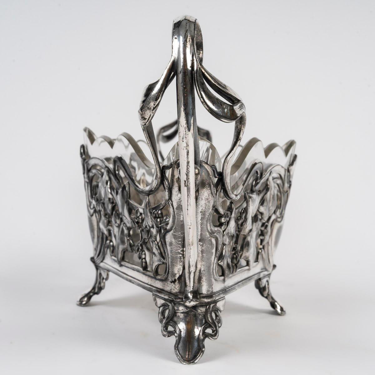 Placcato argento Ciotola in metallo placcato argento e cristallo, periodo Art Nouveau, 1900. in vendita