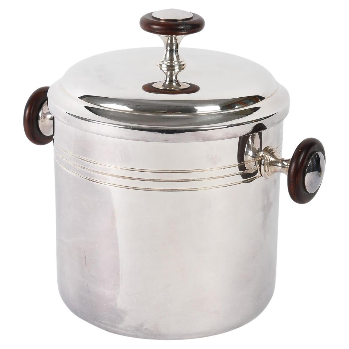 Silver plated metal and wood ice bucket with lid, 1980.

Silver metal and wood ice bucket with lid, very fine quality, 1980.  
h: 20cm , w: 21, d: 15cm