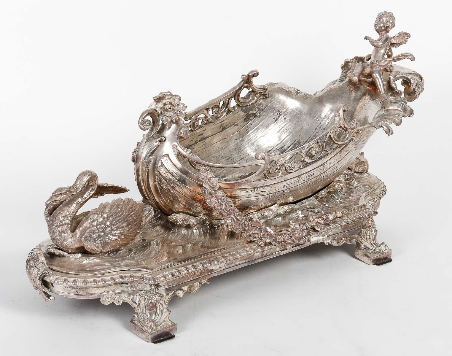 Français Coupe à fruits en métal argenté, centre de table, 19e siècle, période Napoléon III. en vente