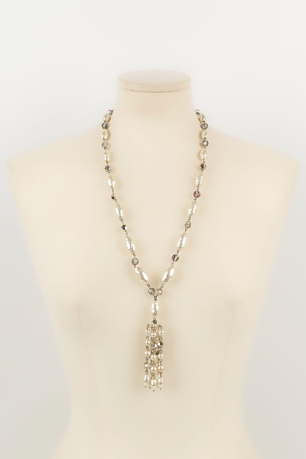 Collier en métal argenté avec des perles nacrées.

Informations complémentaires : 
Condit : Très bon état.
Dimensions : Longueur : 65 cm

Référence du vendeur : BC143