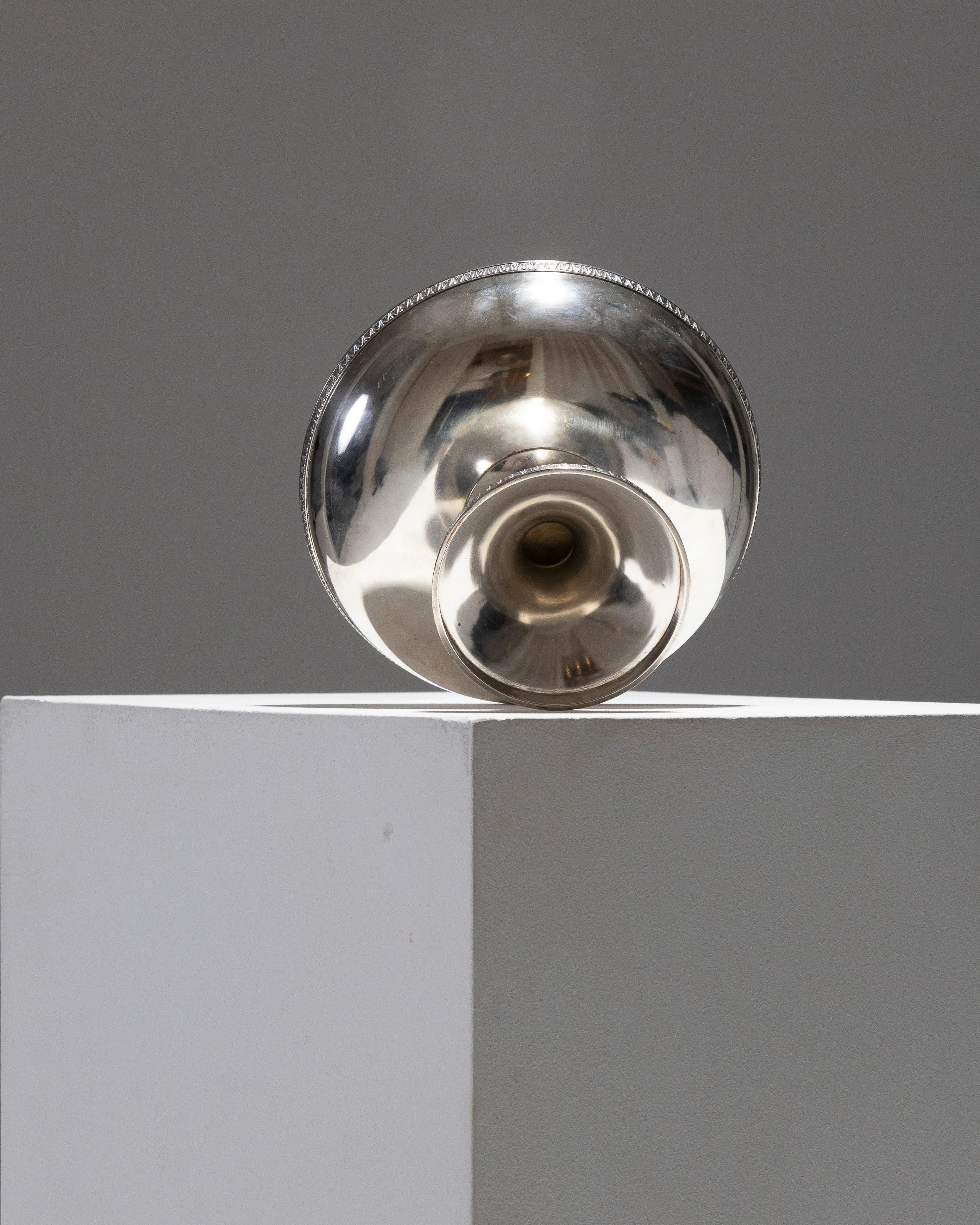 Versilberte Metall-Sockelschale im Angebot 4