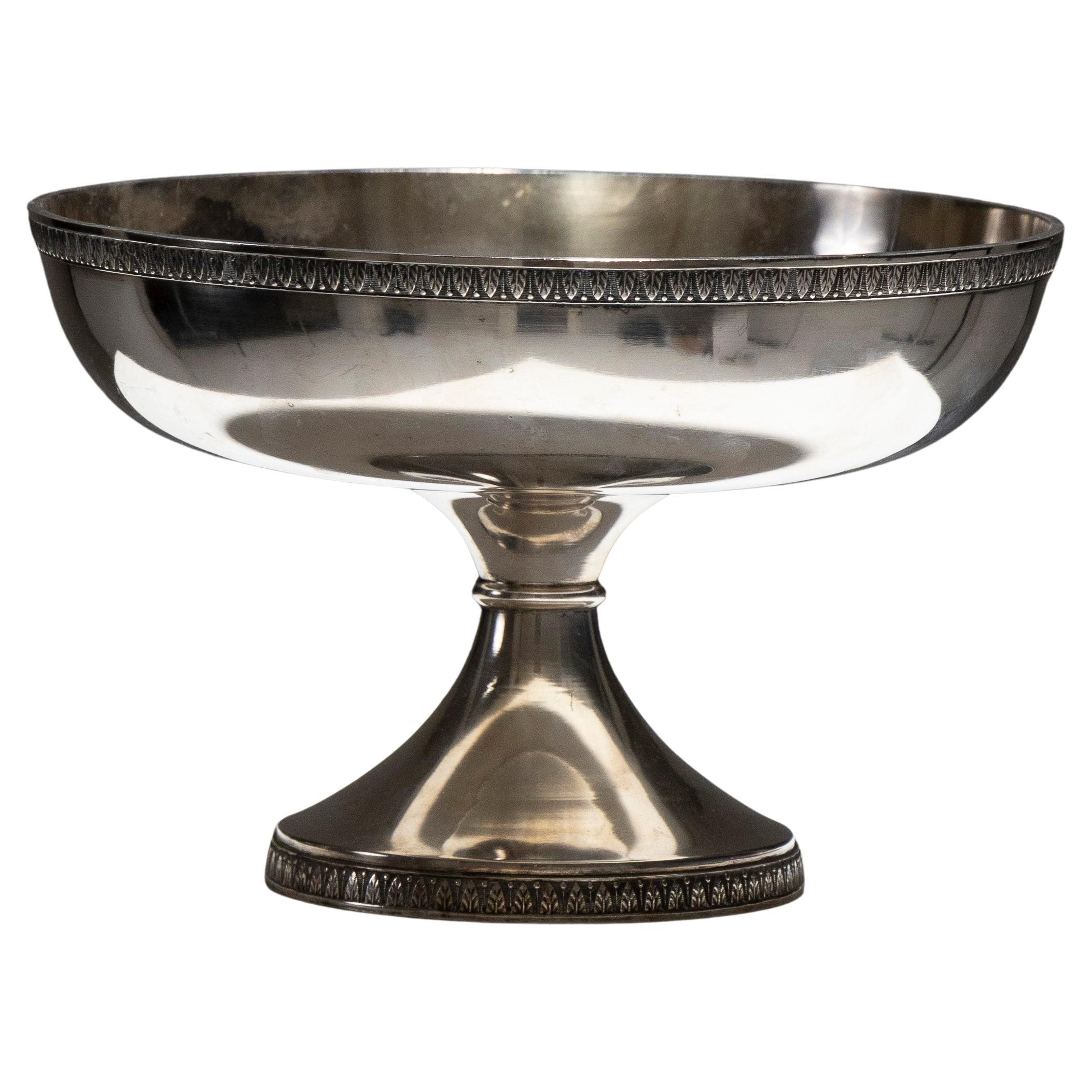 Ciotola con piedistallo in metallo argentato