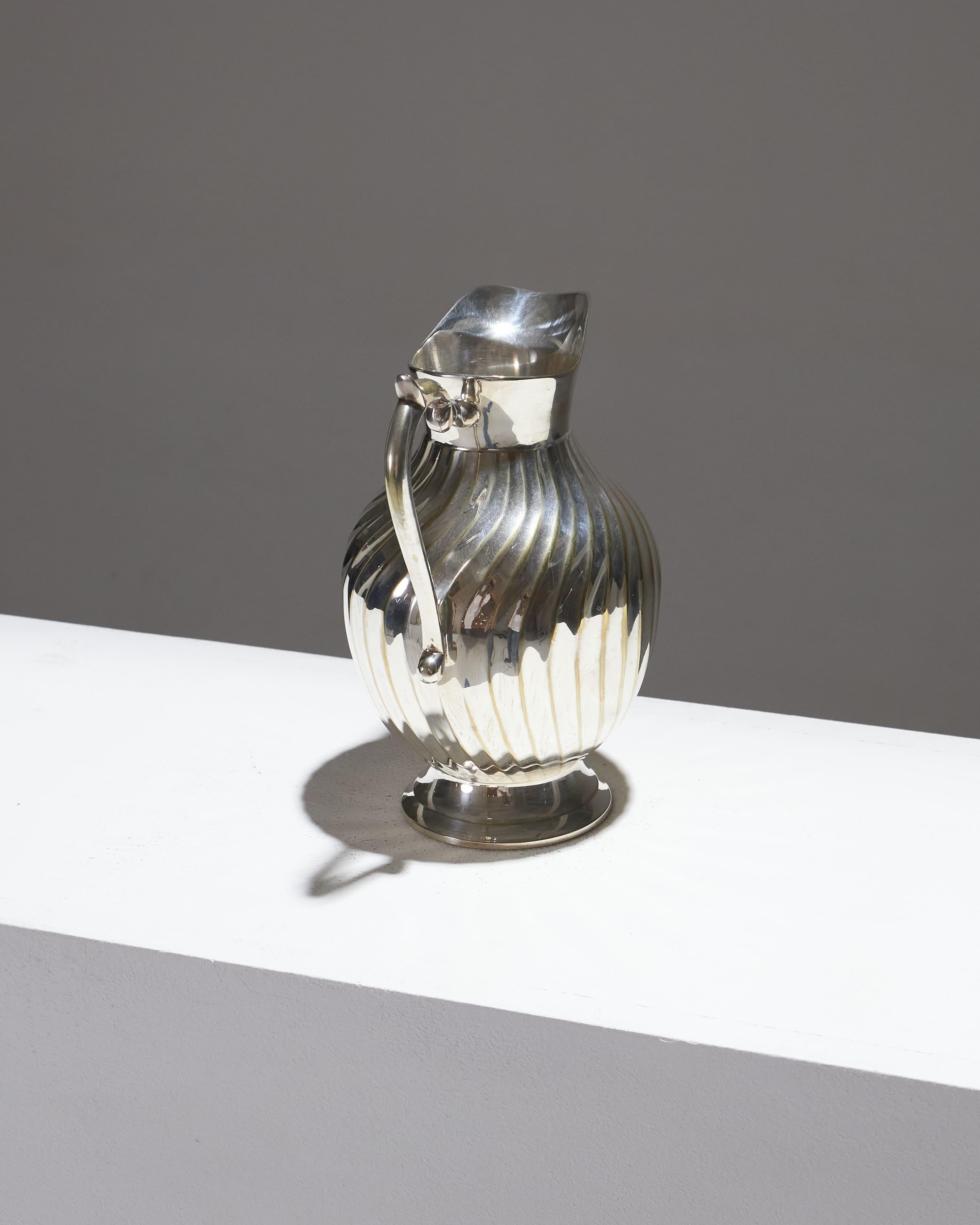 Silver-plated metal pitcher For Sale 3