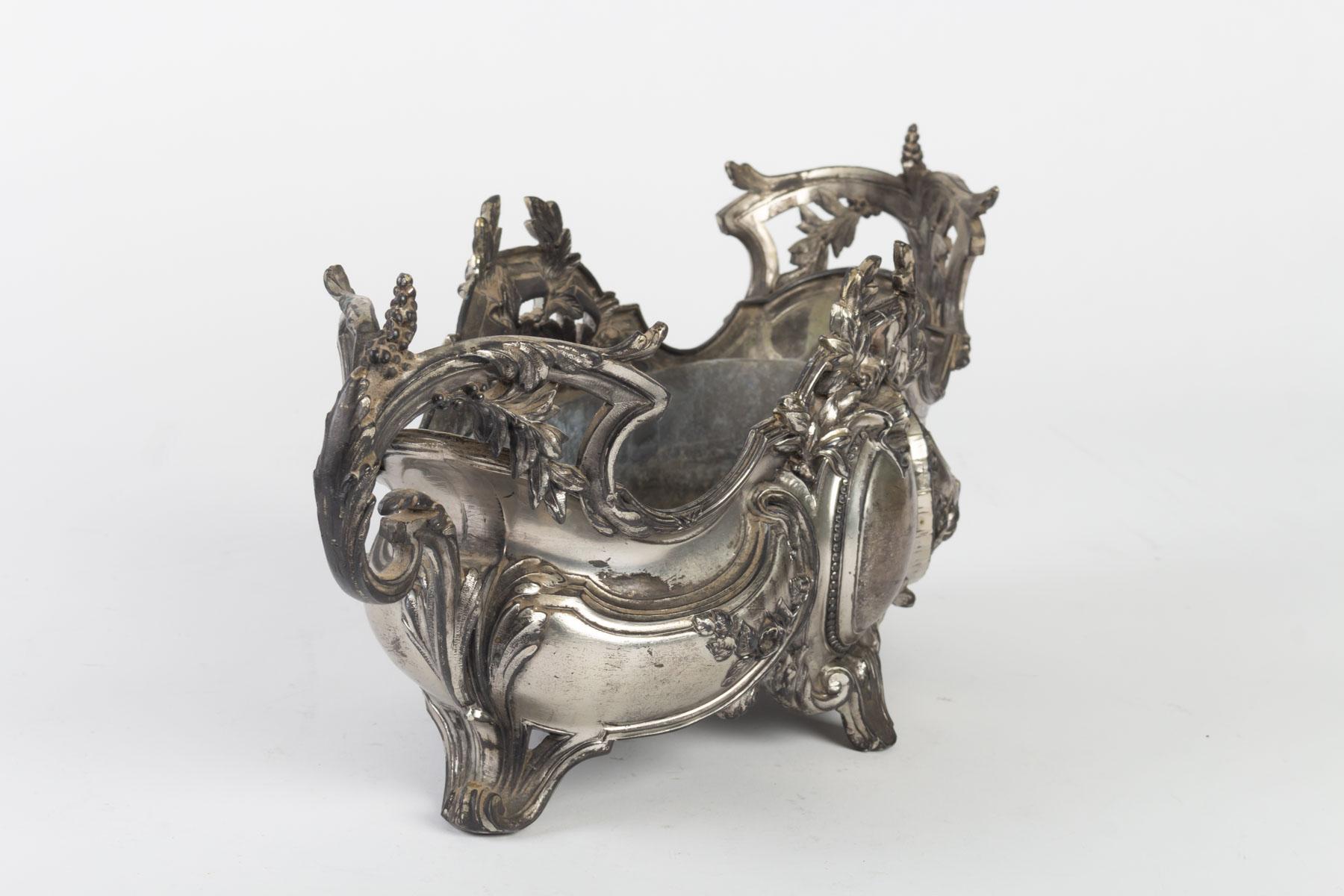 Versilbertes Pflanzgefäß aus Metall im Louis-XV-Stil (Französisch) im Angebot