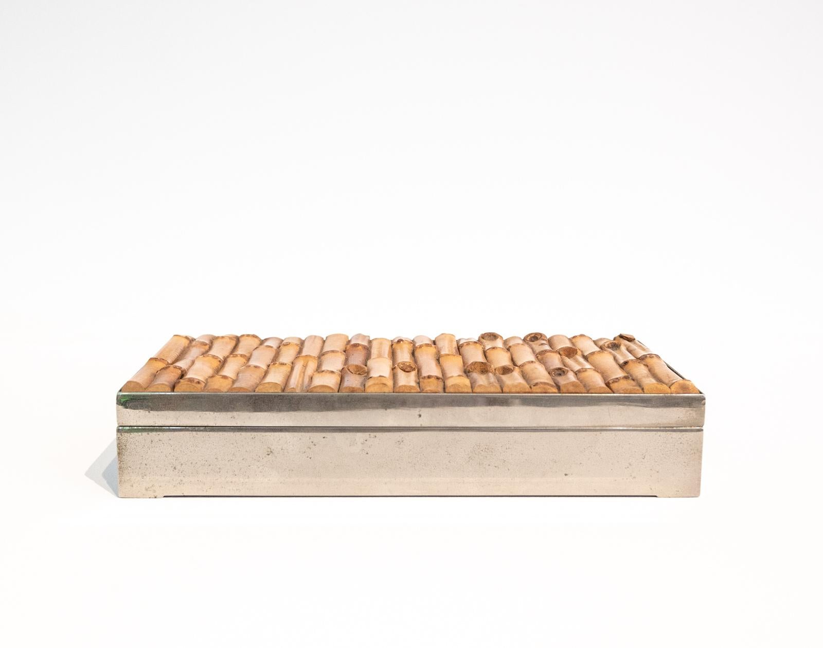 Versilberte Schachtel aus der Mitte des Jahrhunderts mit eingelegtem Bambusdeckel (Italienisch) im Angebot