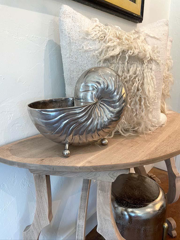 Beautiful and unusual vintage silver plated larger nautilus shell vase or decorative object. the opening hold a plant, orchid etc perfectly. This piece sits on three silver ball feet which makes it different than most.

10” tall
12” deep
6.25”